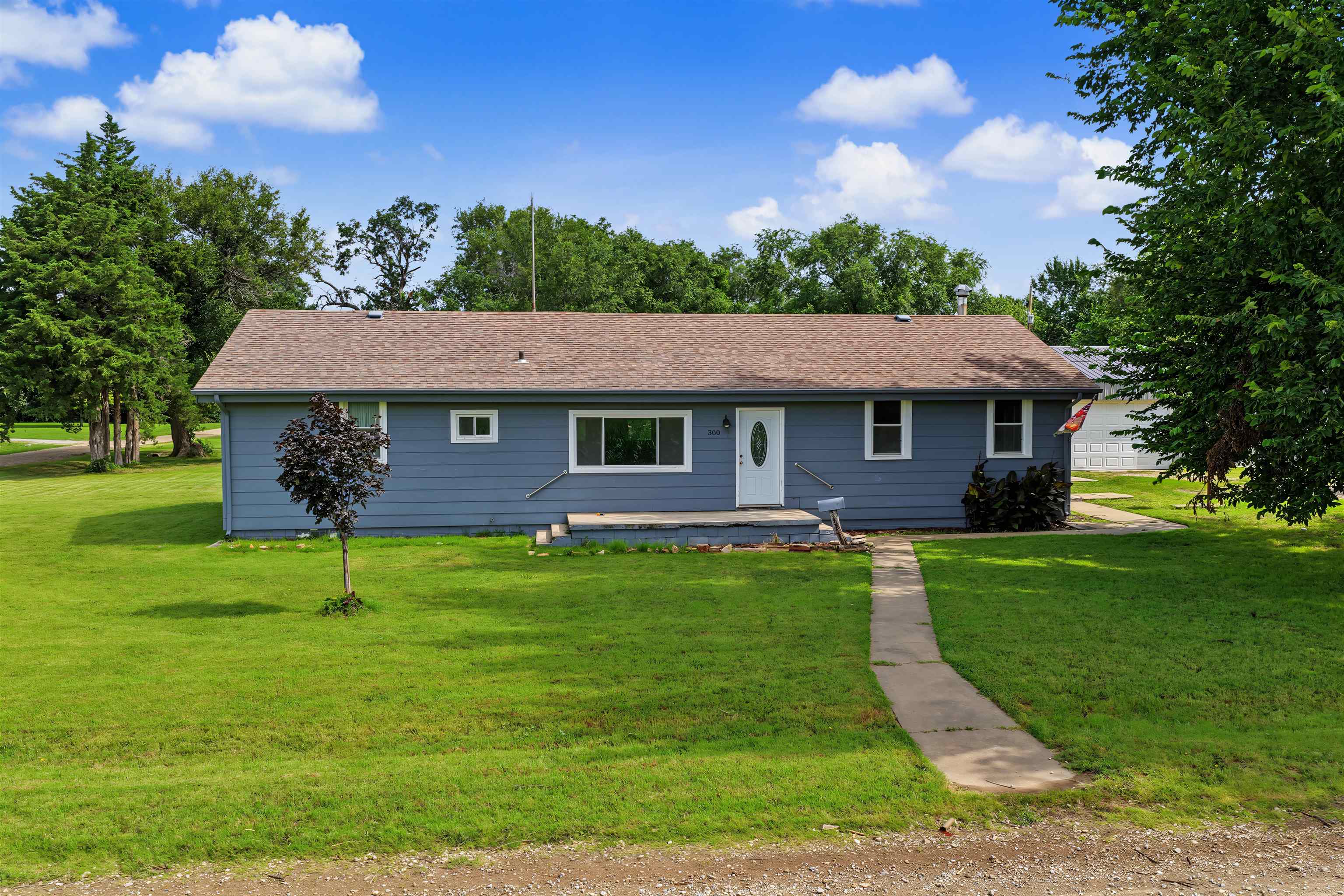 300 E Railroad Ave