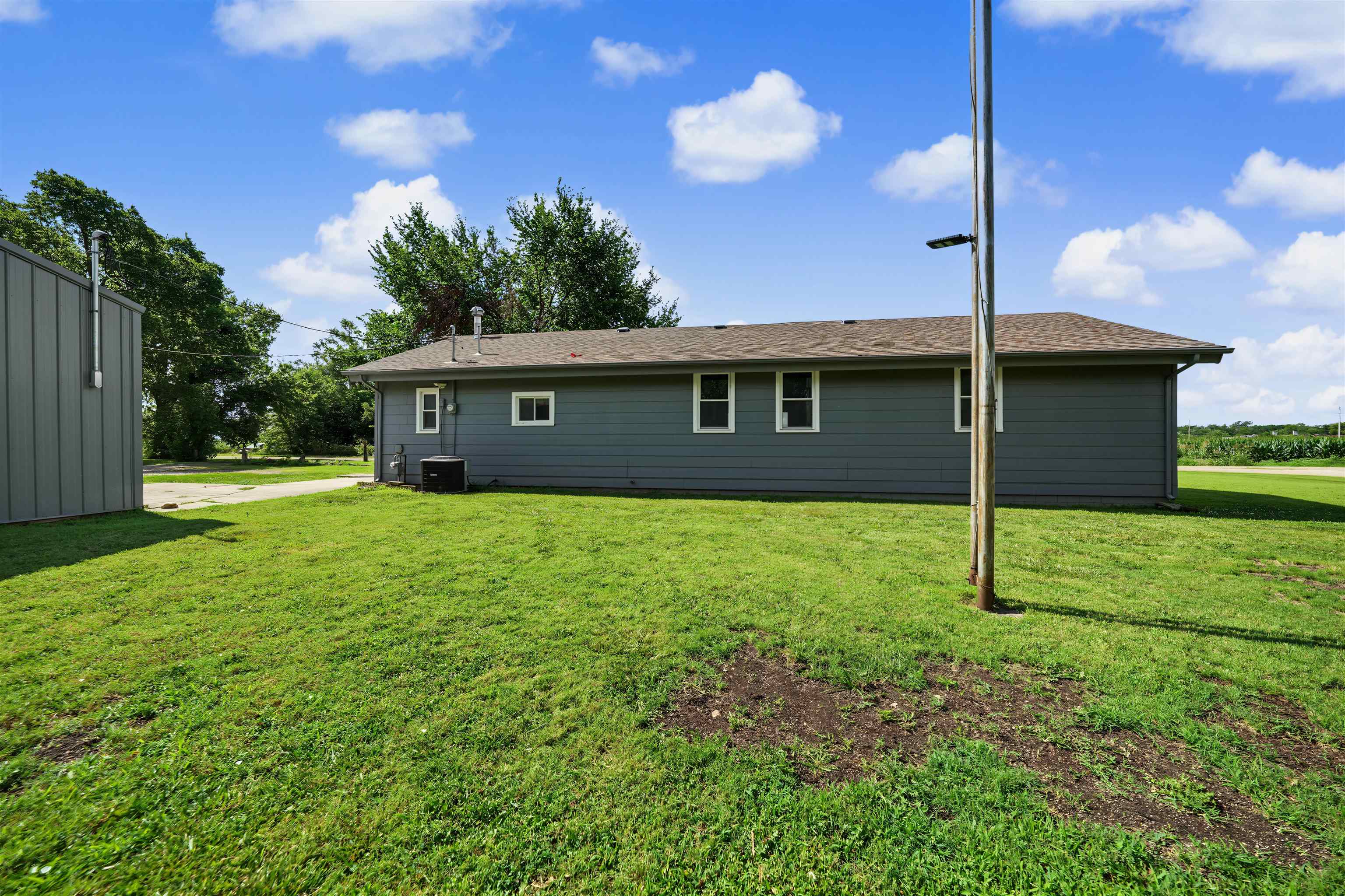 300 E Railroad Ave Property Photo 9