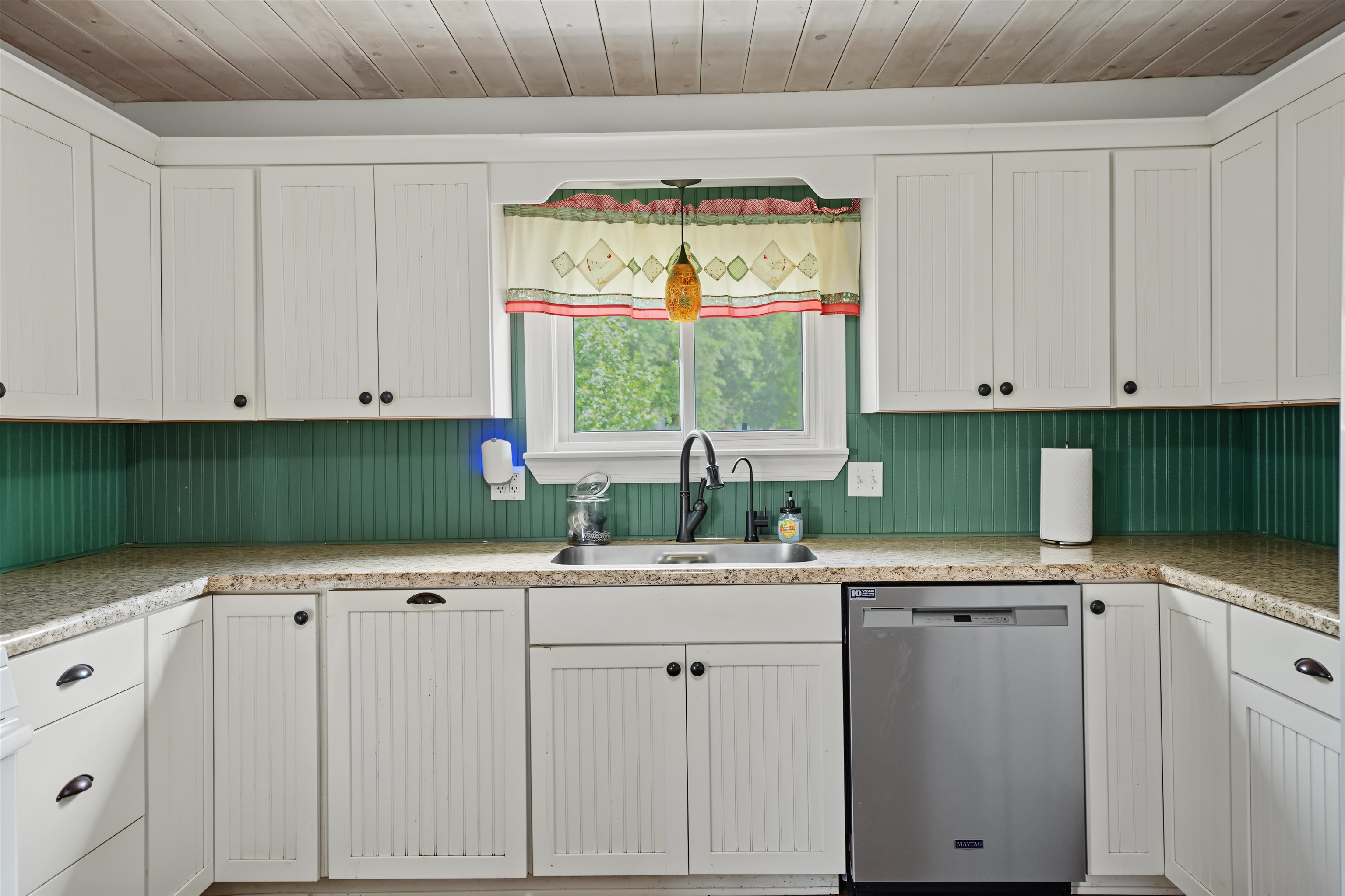 300 E Railroad Ave Property Photo 15