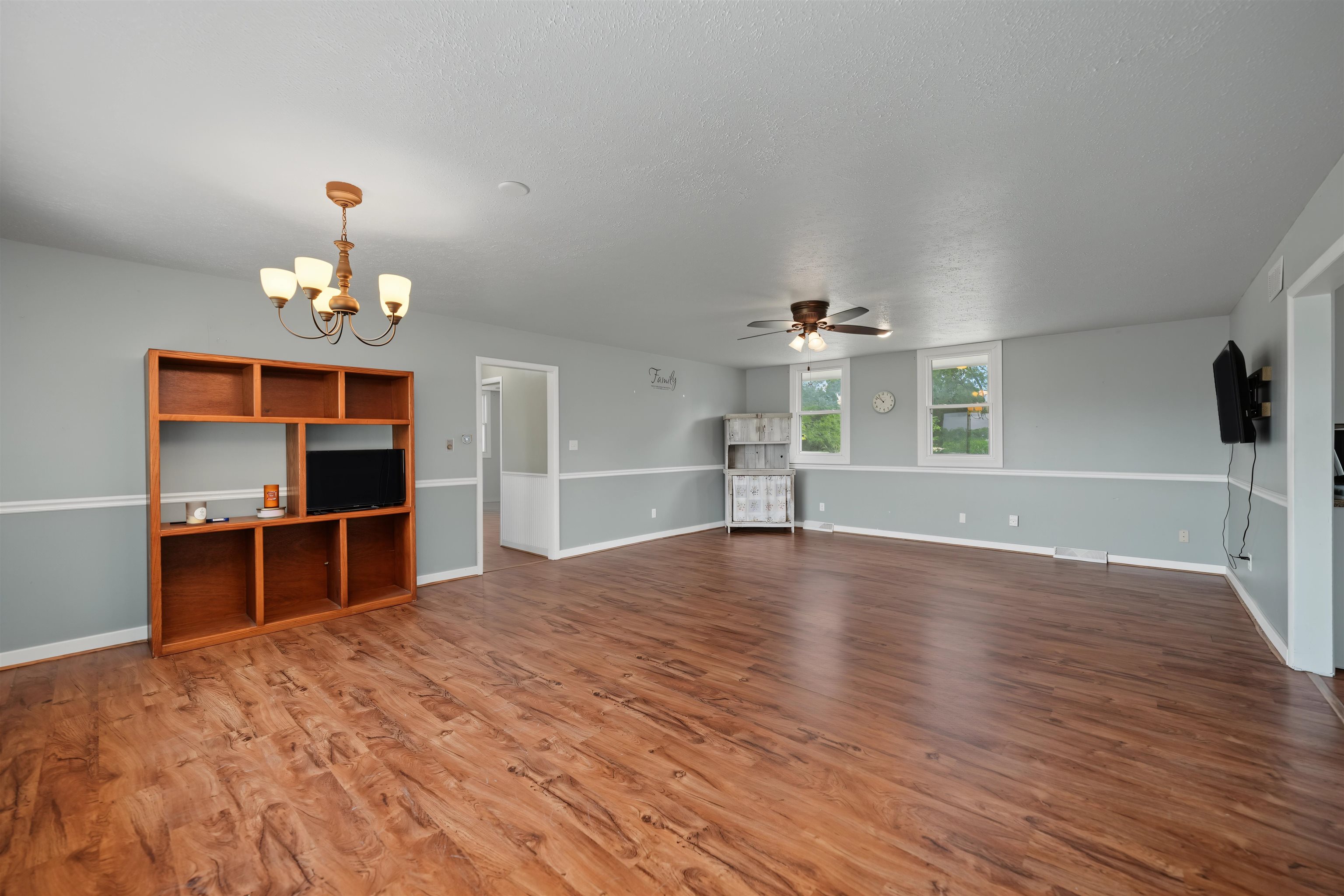 300 E Railroad Ave Property Photo 19