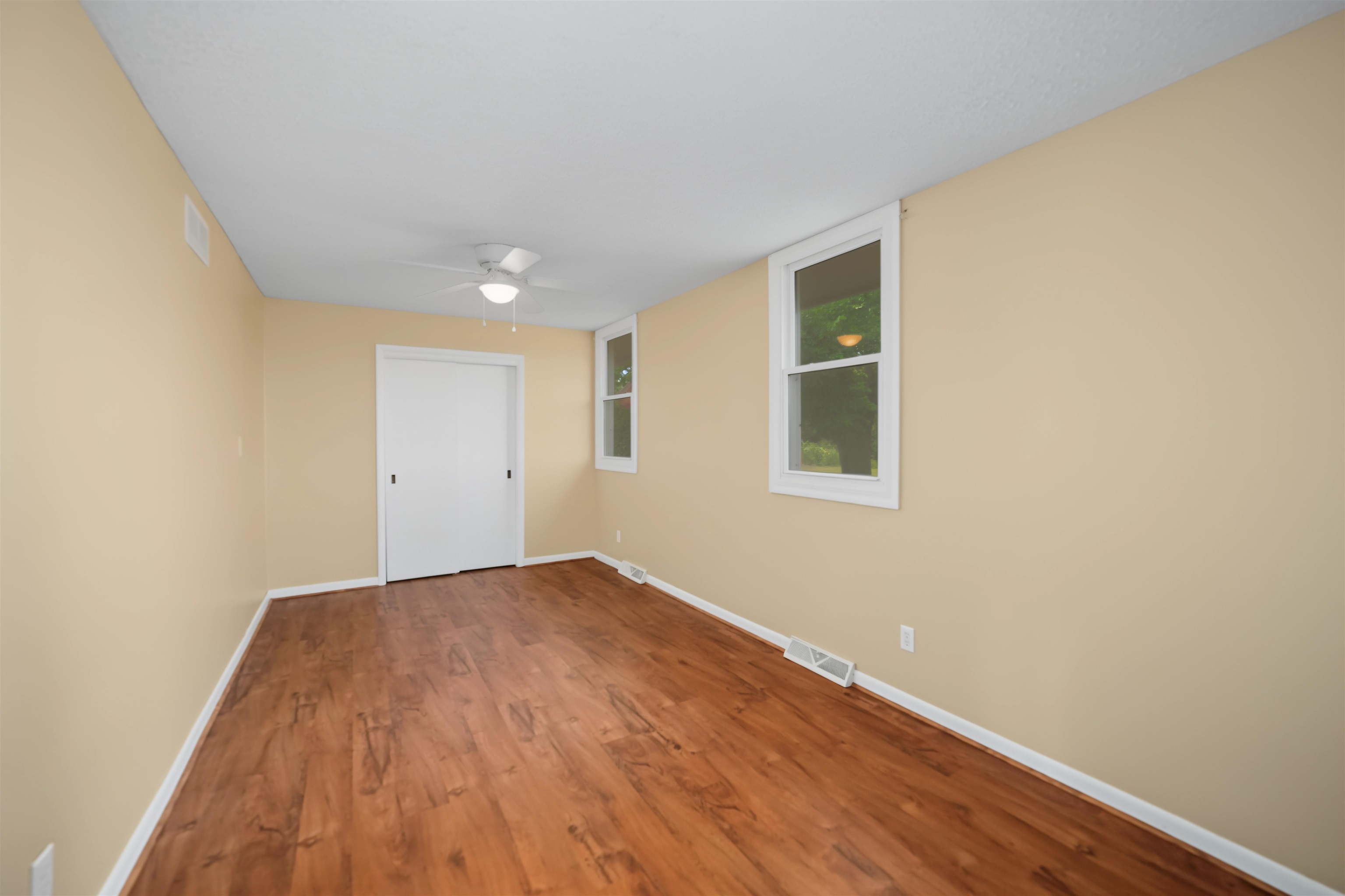 300 E Railroad Ave Property Photo 23