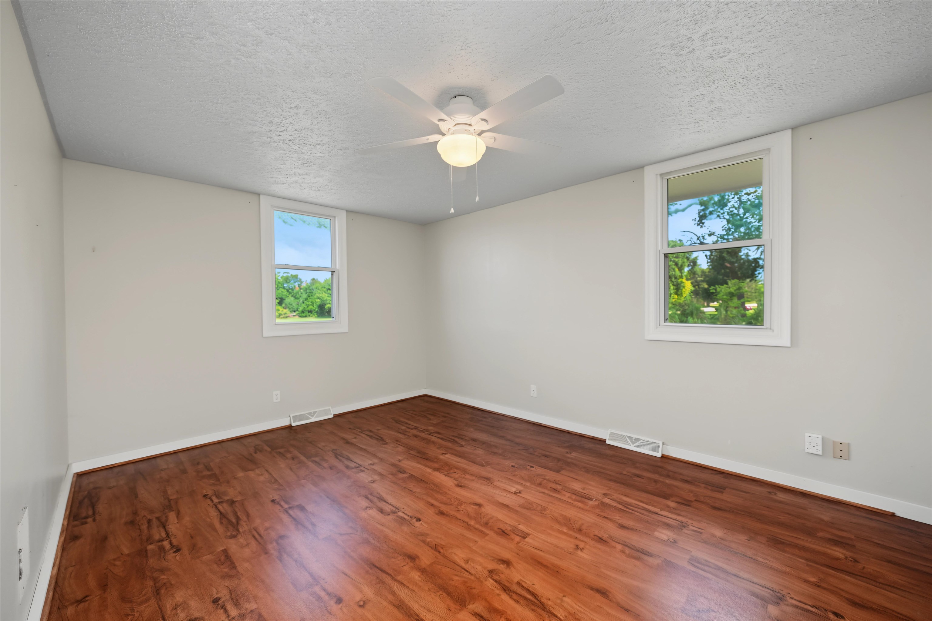 300 E Railroad Ave Property Photo 26