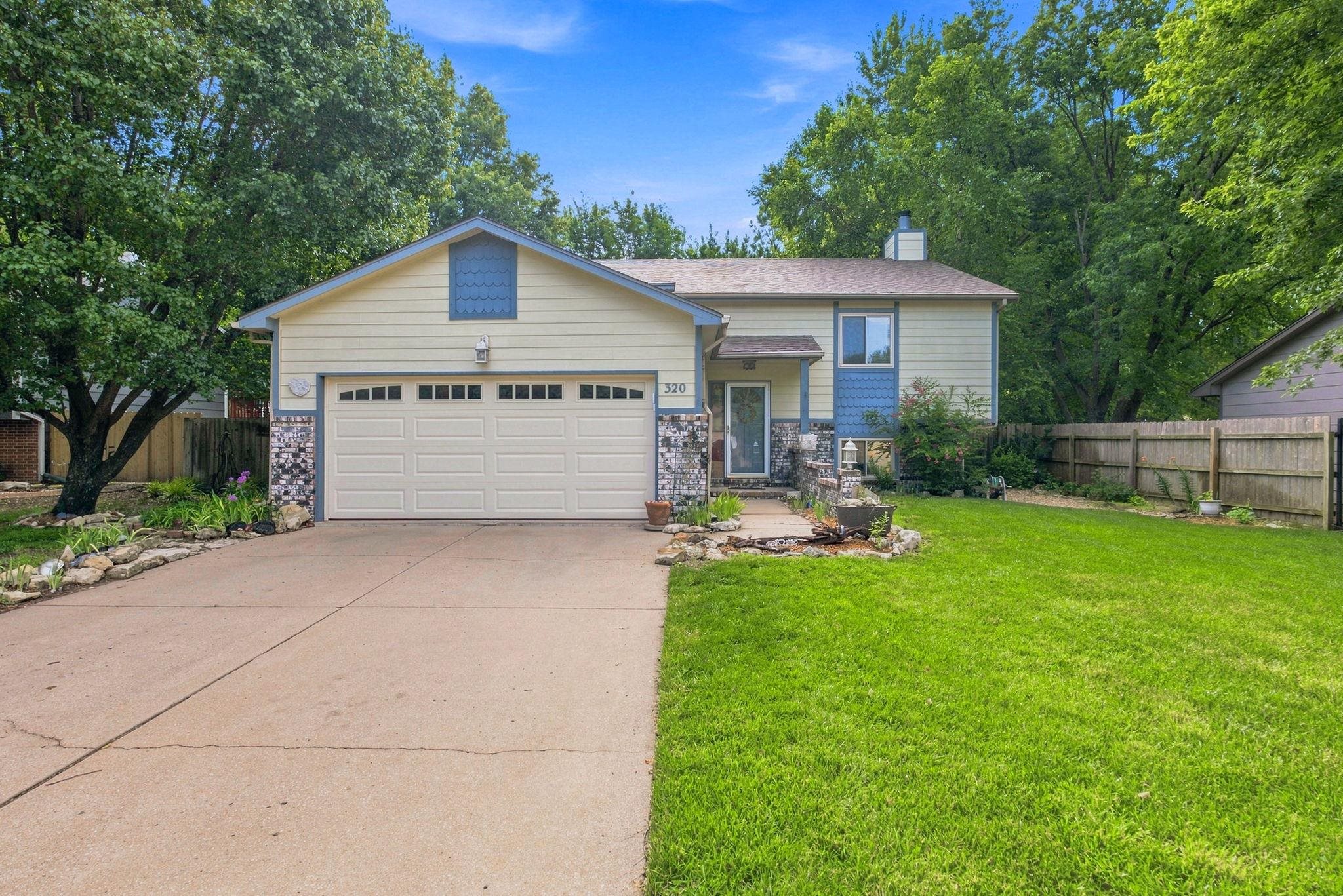 320 N Shawnee Dr. Property Photo 1