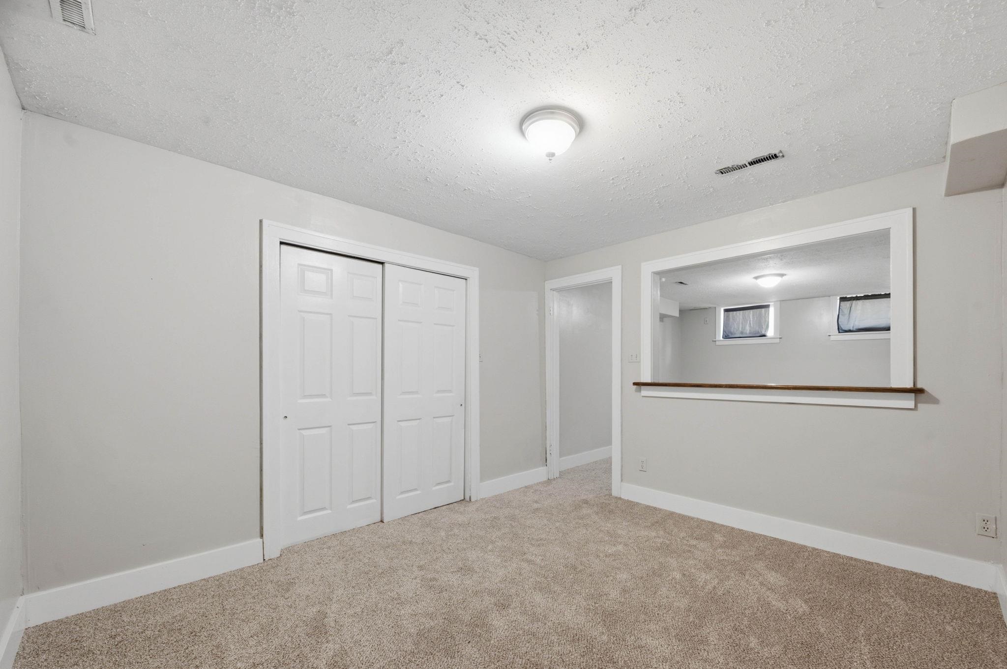 433 N Quentin Property Photo 27