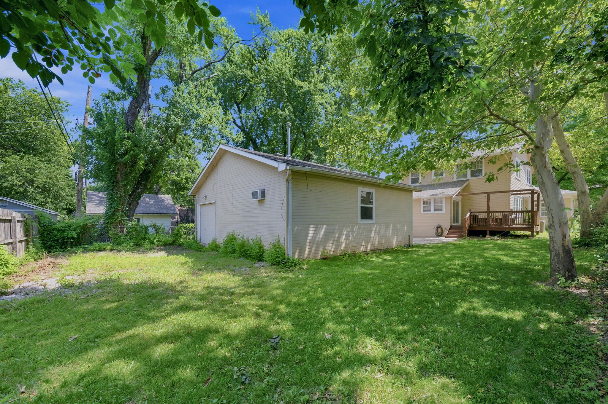 433 N Quentin Property Photo 31