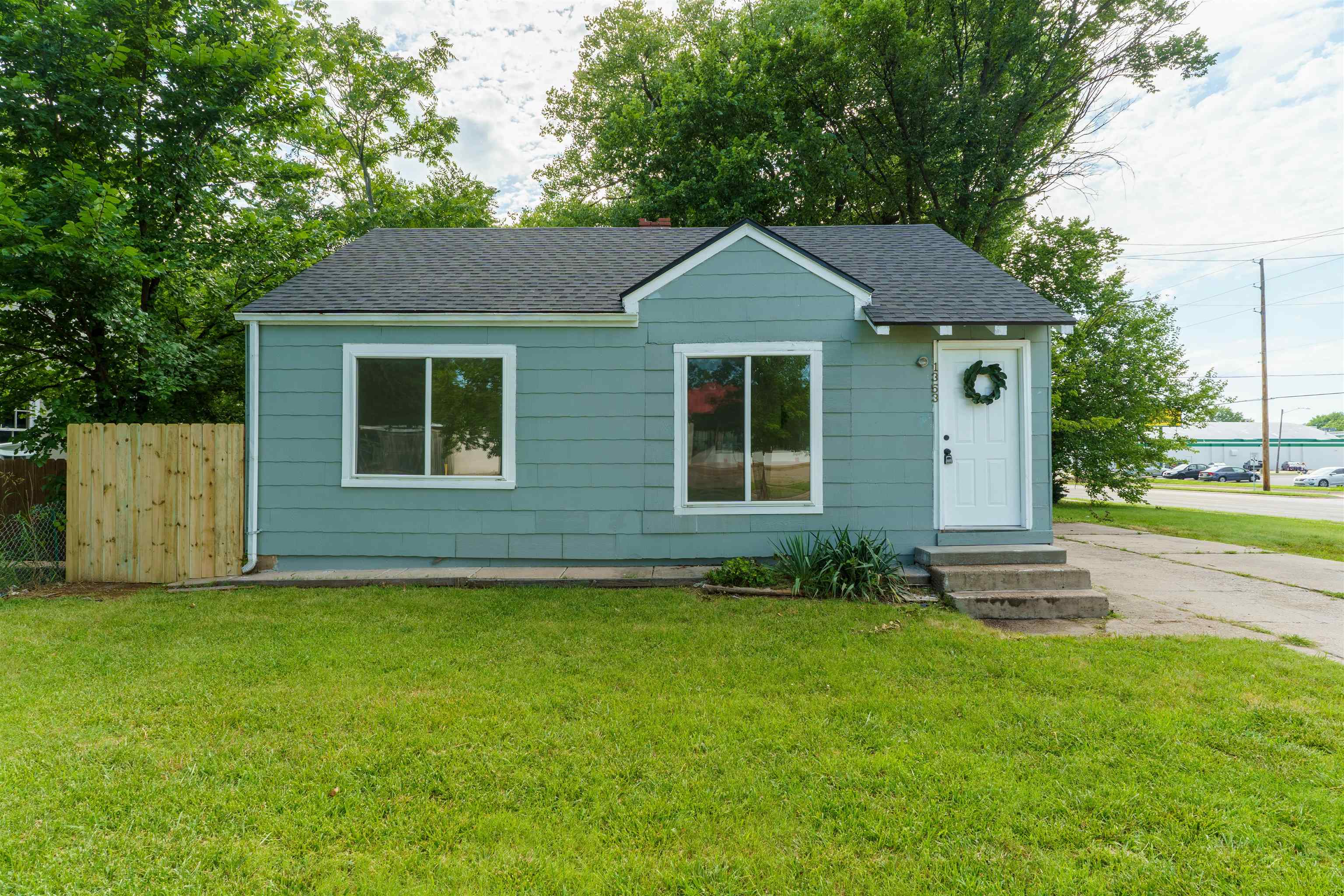 1353 N Pershing Ave Property Photo 1
