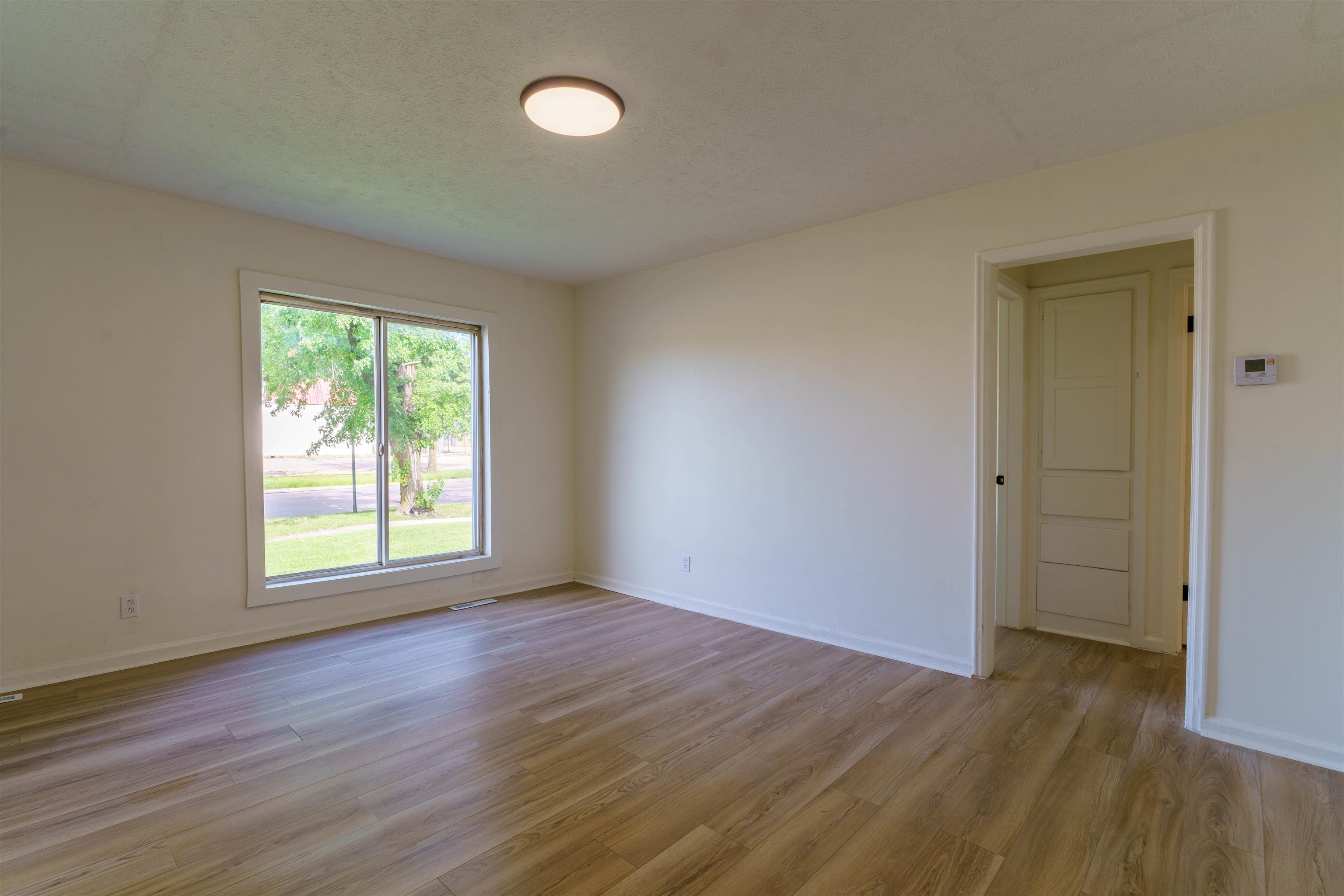 1353 N Pershing Ave Property Photo 6