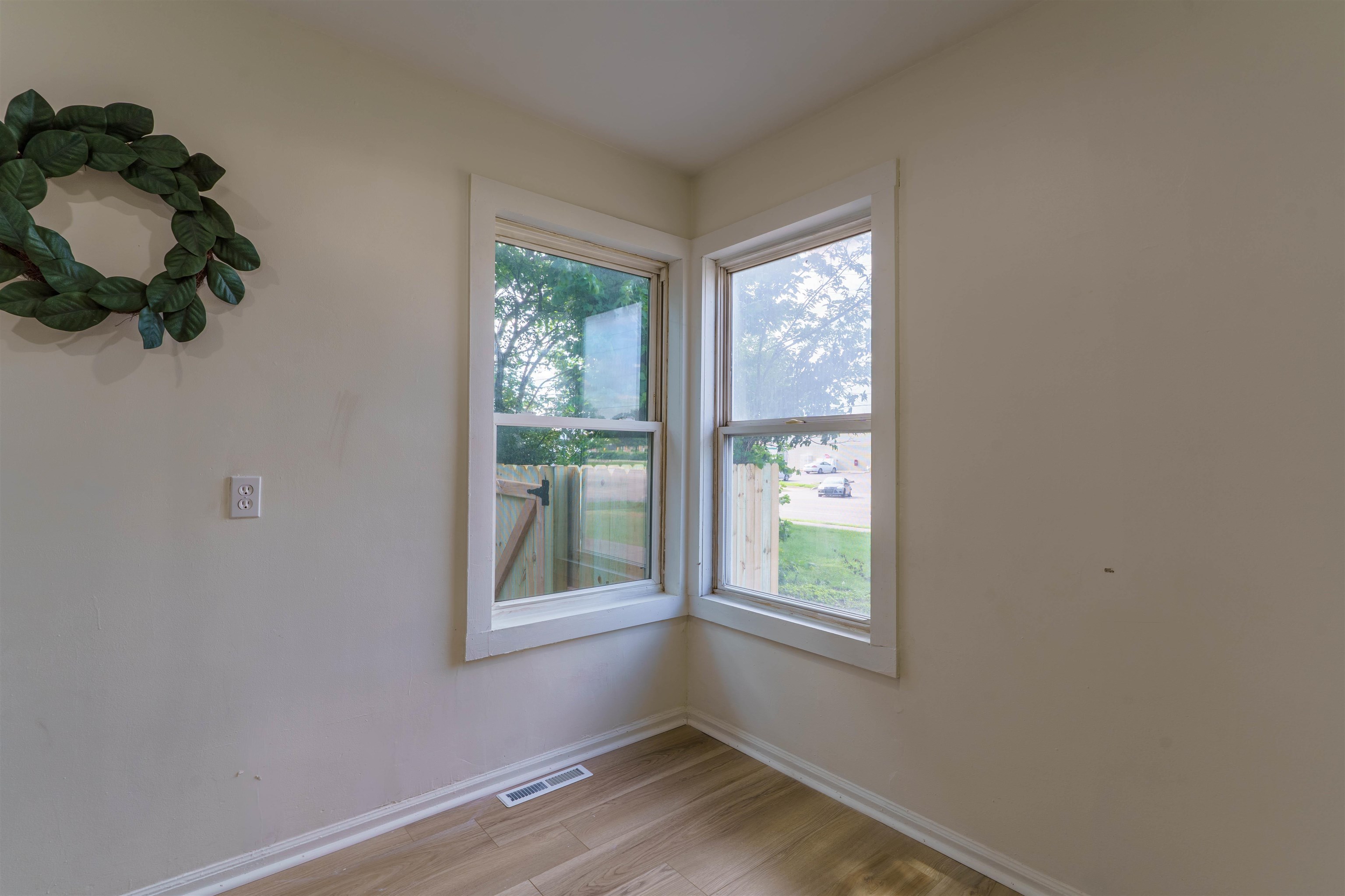 1353 N Pershing Ave Property Photo 8