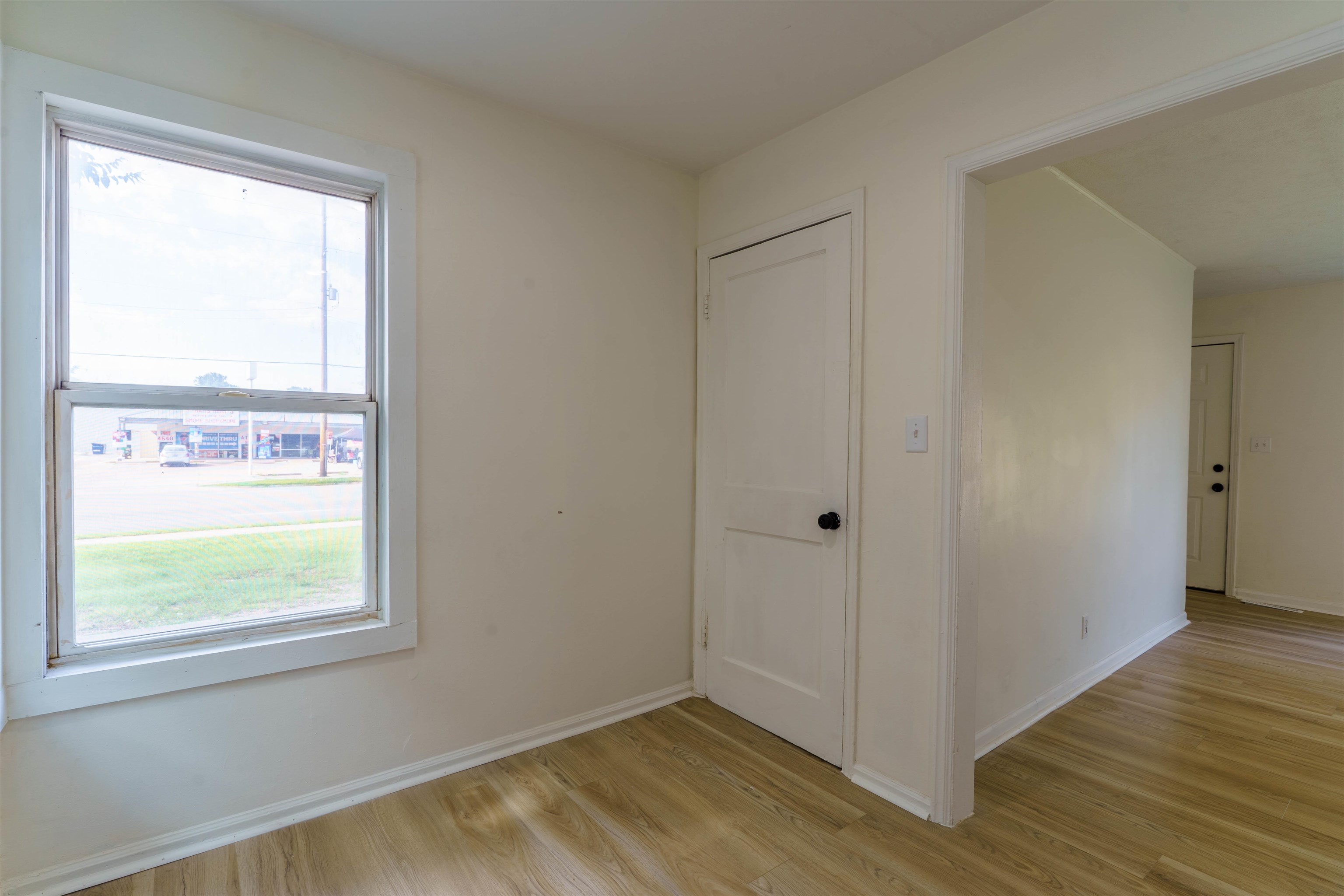 1353 N Pershing Ave Property Photo 9