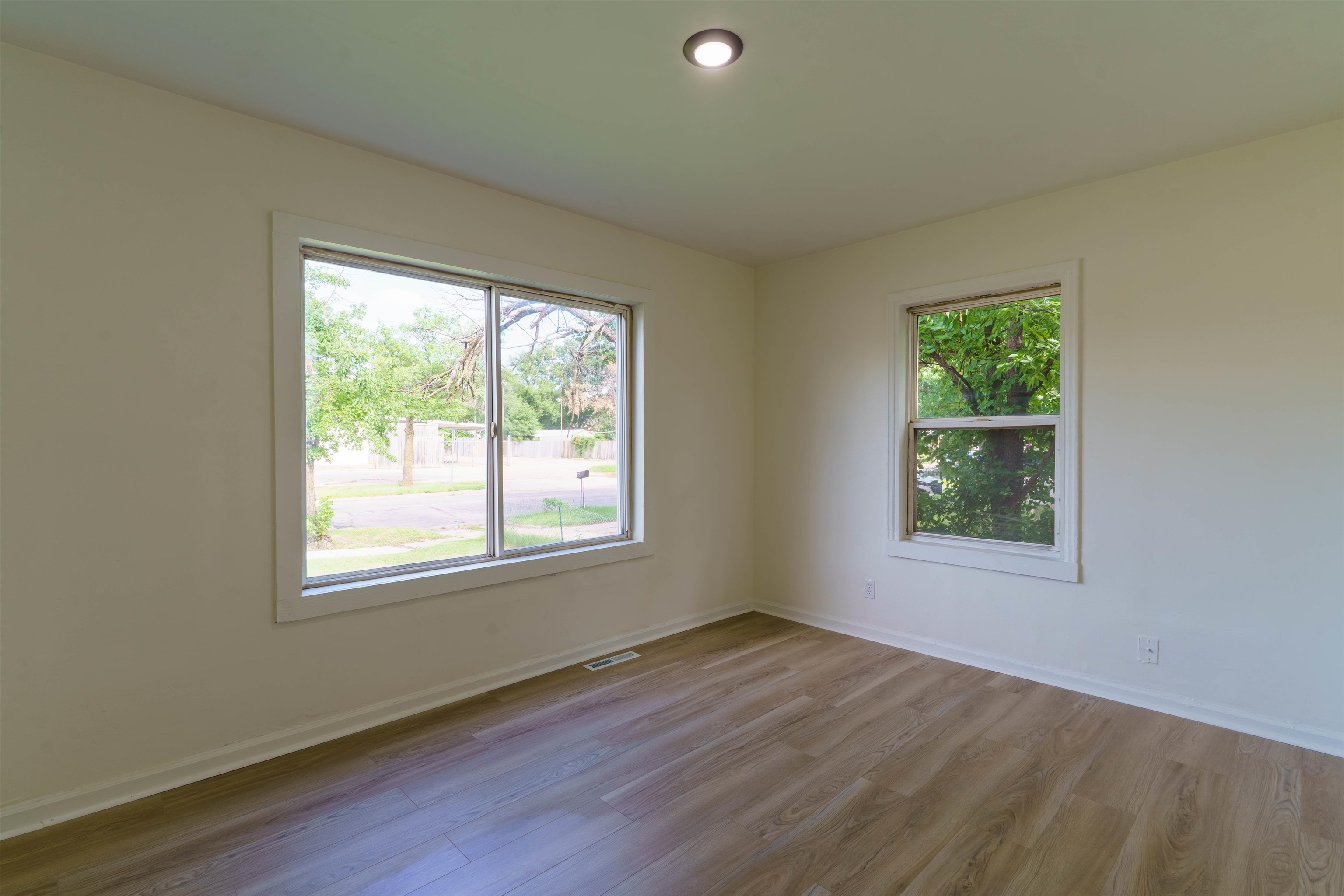 1353 N Pershing Ave Property Photo 19