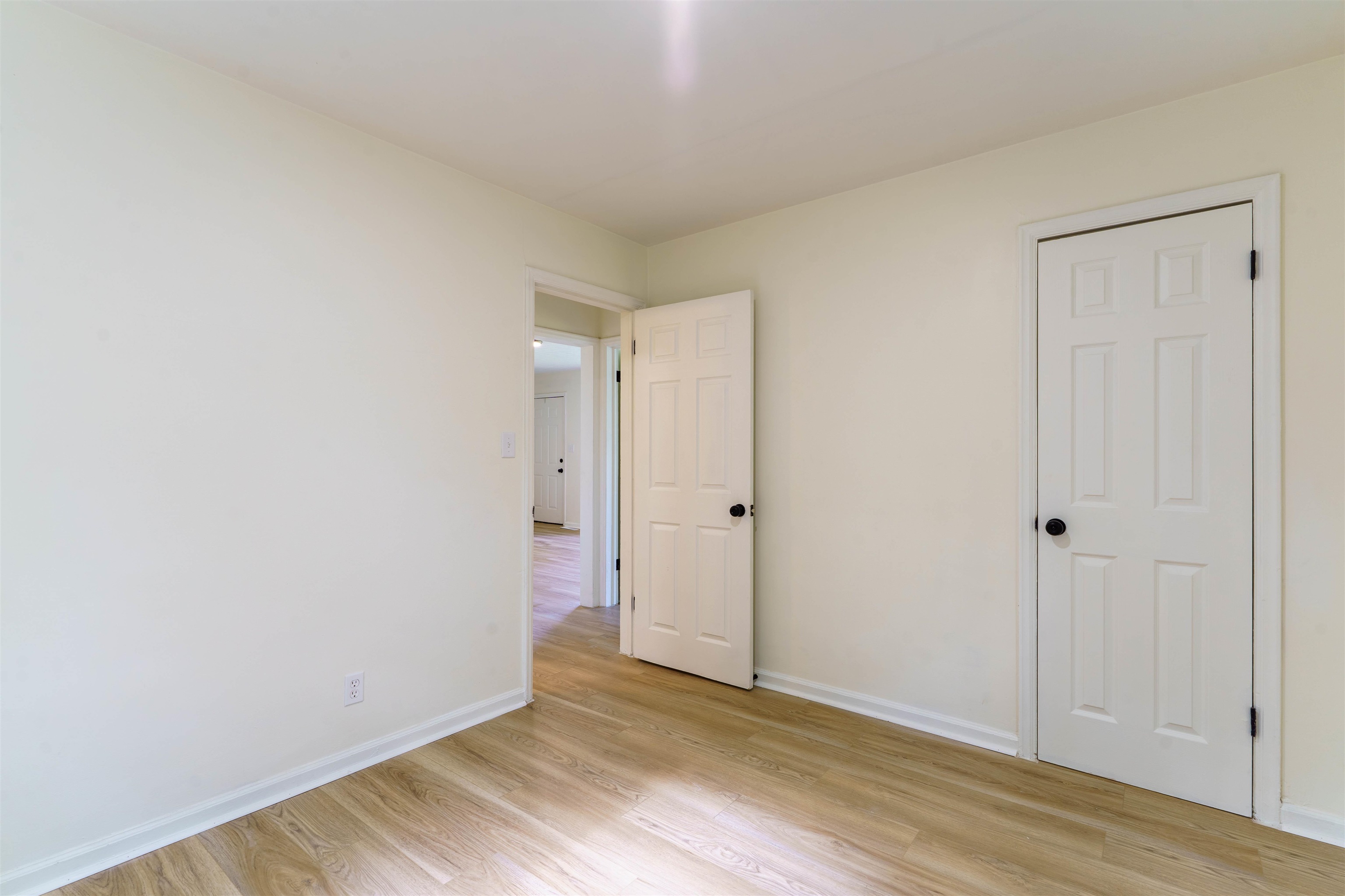 1353 N Pershing Ave Property Photo 21