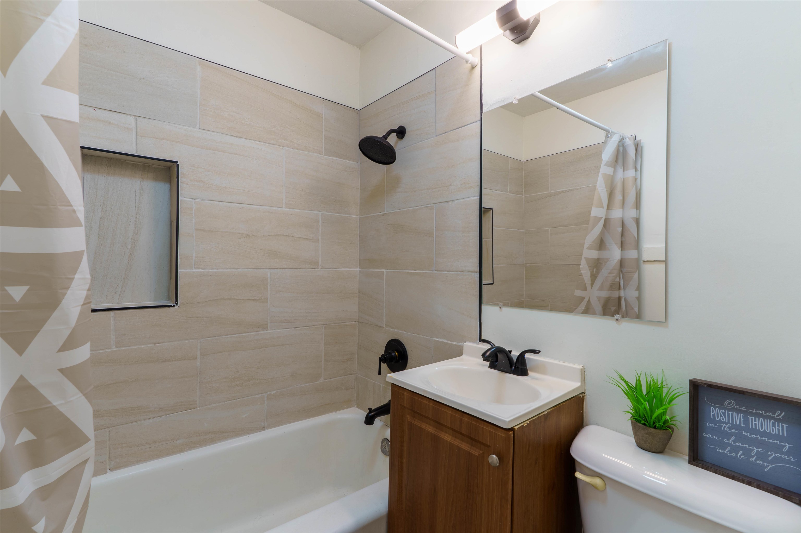 1353 N Pershing Ave Property Photo 22