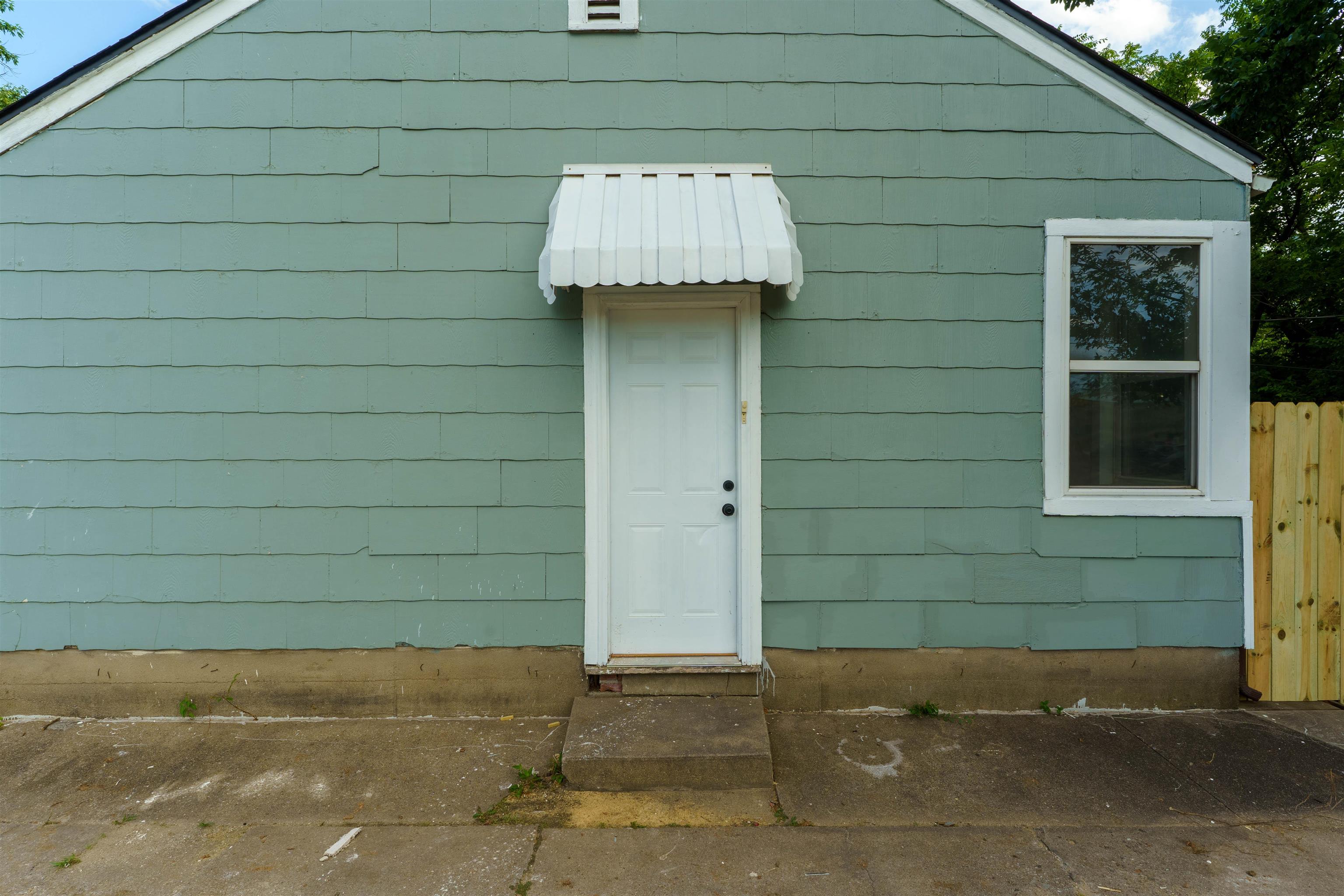 1353 N Pershing Ave Property Photo 34
