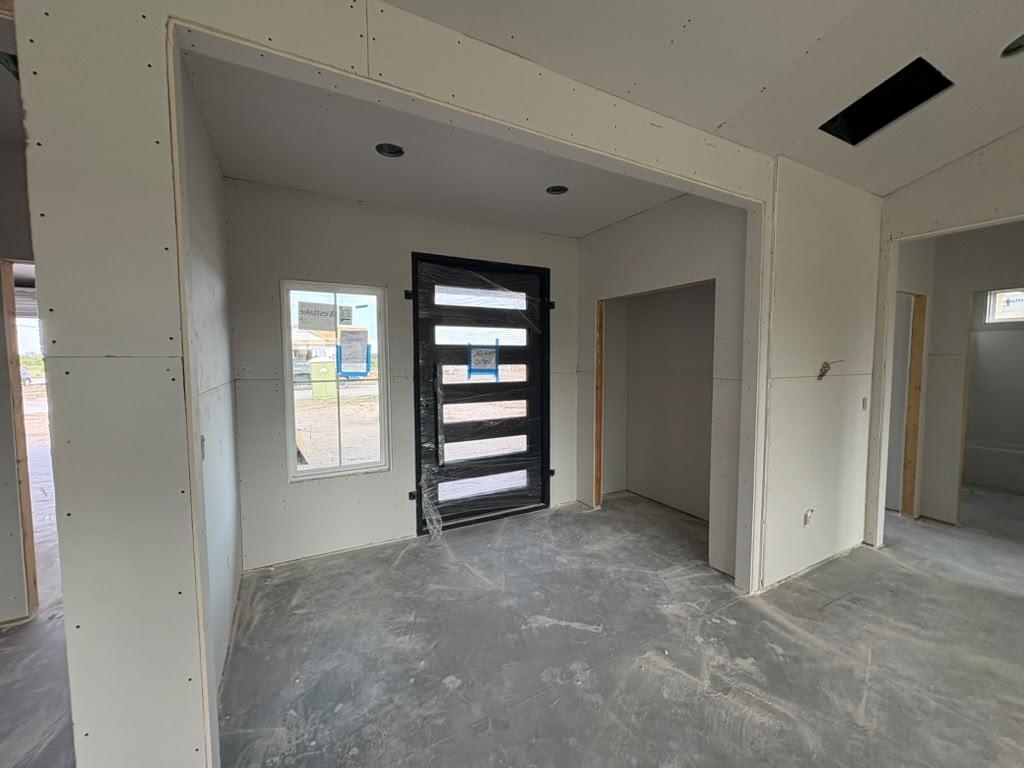 5911 Plumthicket St Property Photo 3