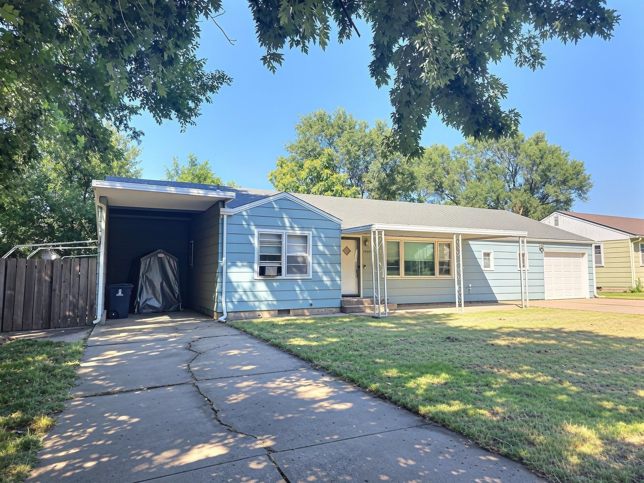 1420 Lawndale Ave Property Photo 1