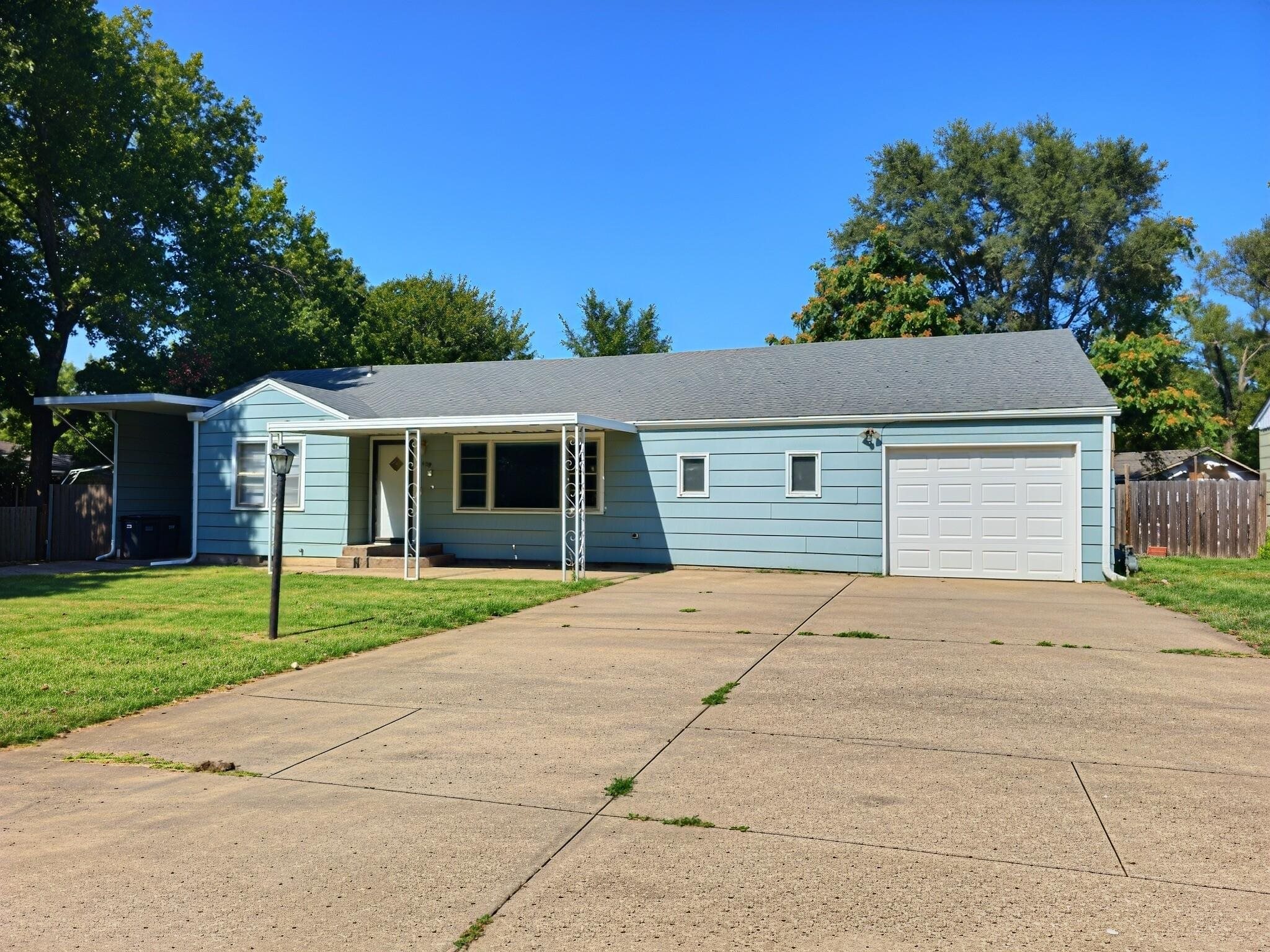 1420 Lawndale Ave Property Photo 1