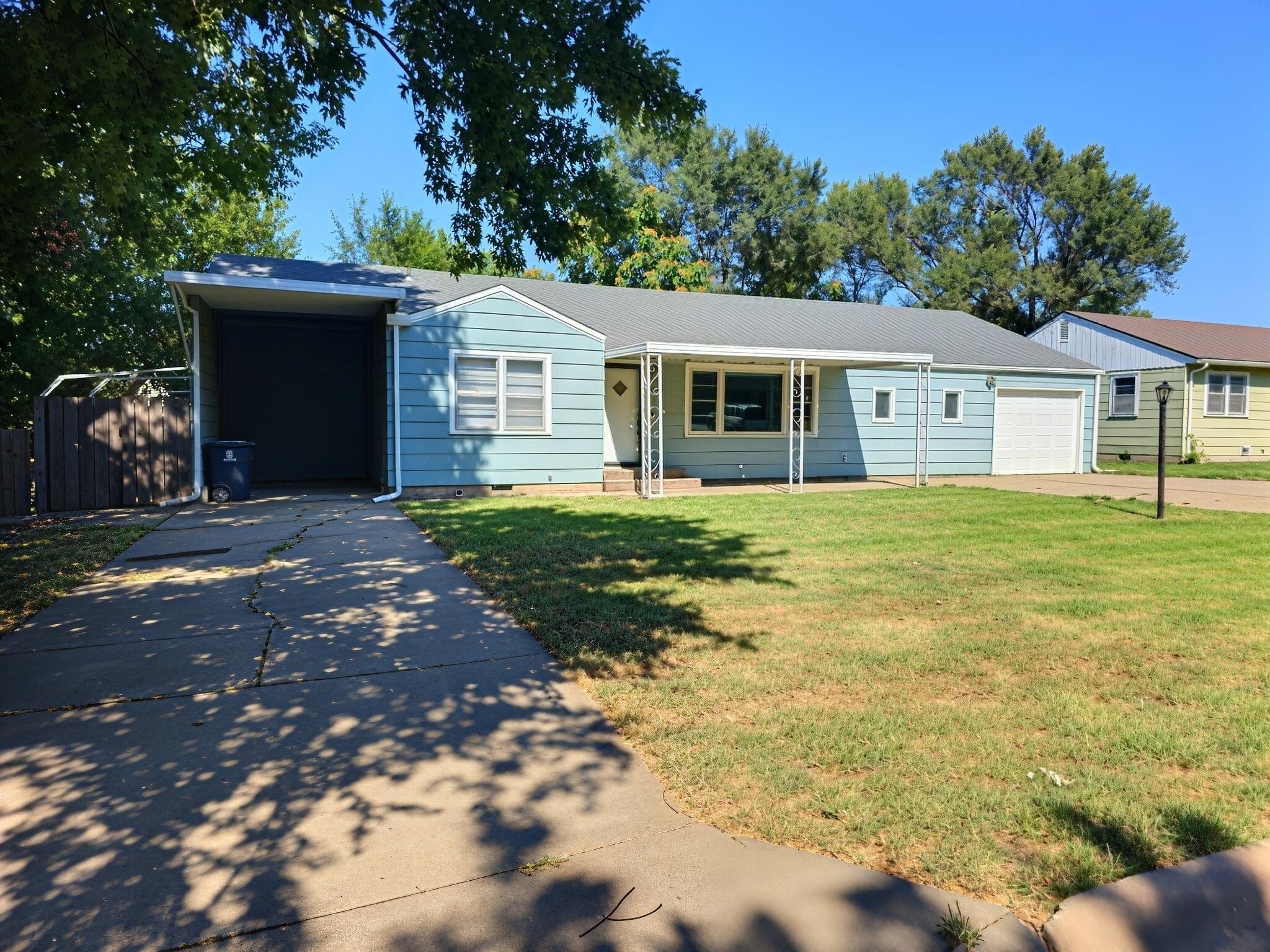 1420 Lawndale Ave Property Photo 2