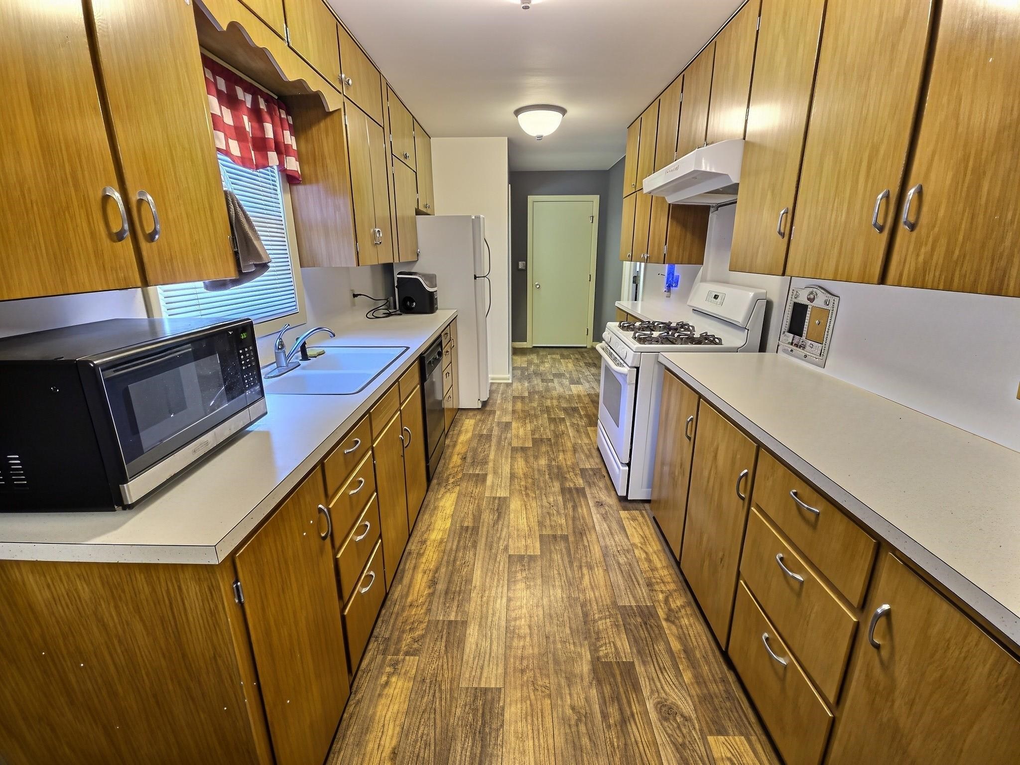 1420 Lawndale Ave Property Photo 8
