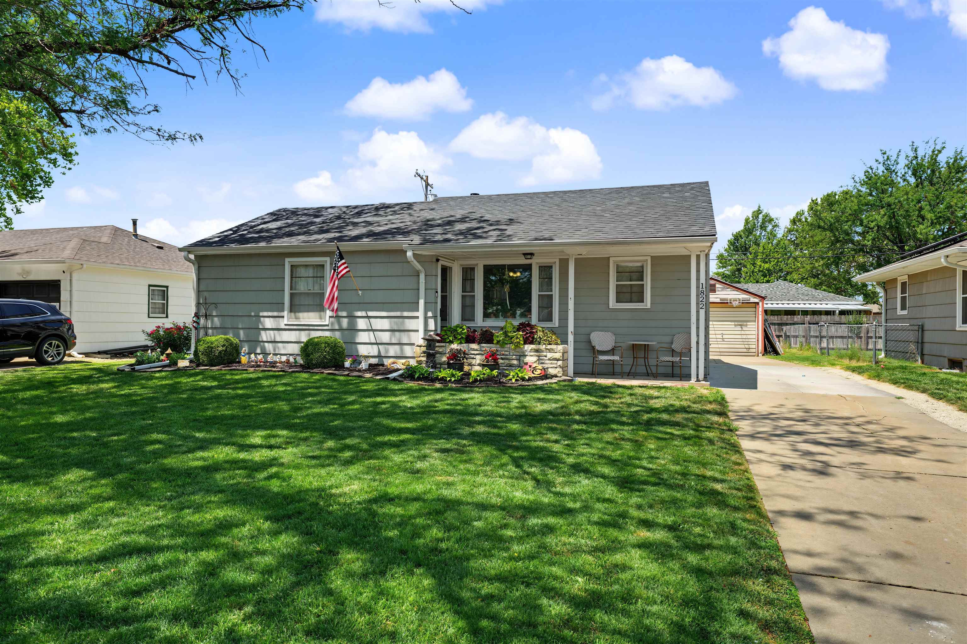 1822 Larson St Property Photo 1