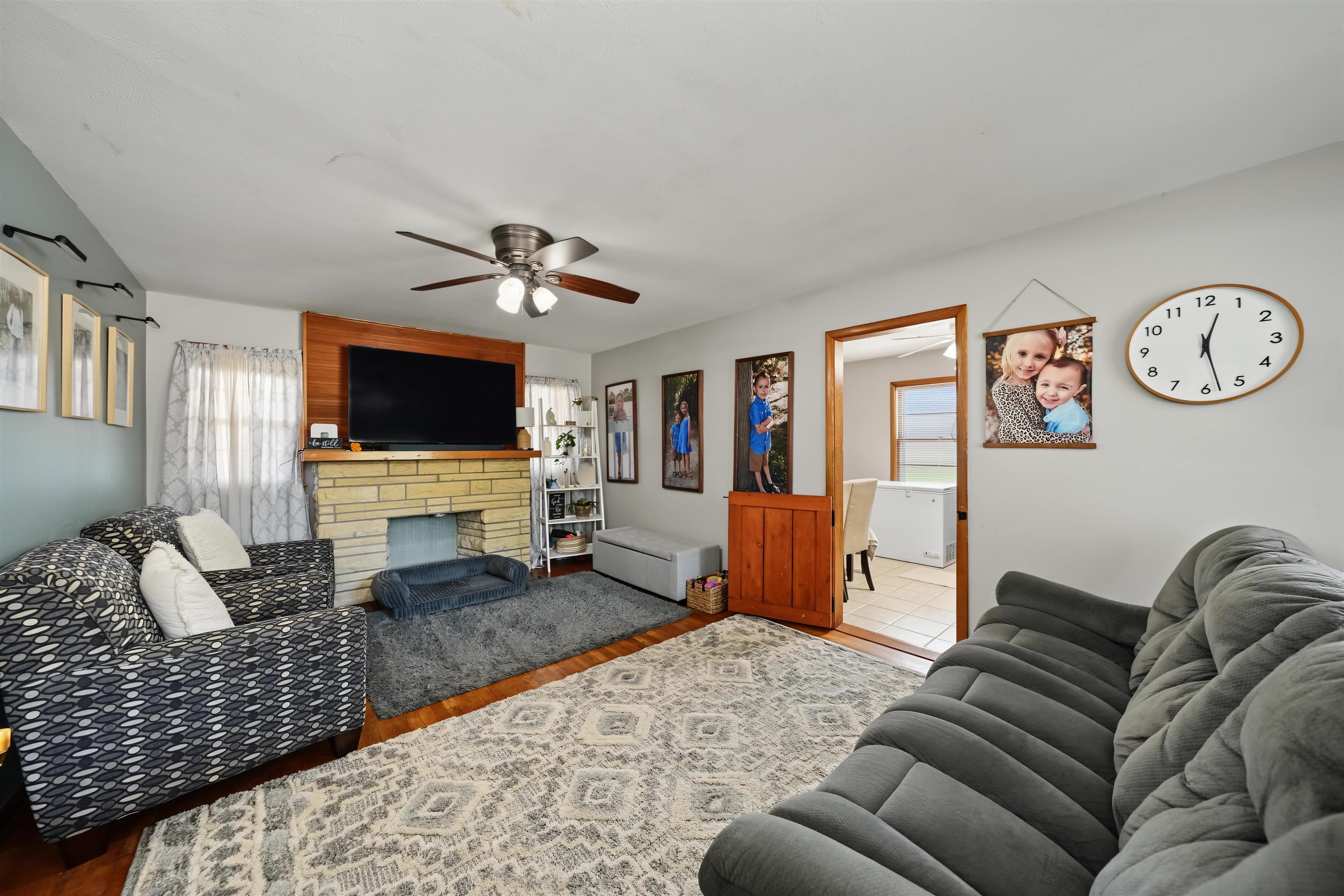 1822 Larson St Property Photo 4