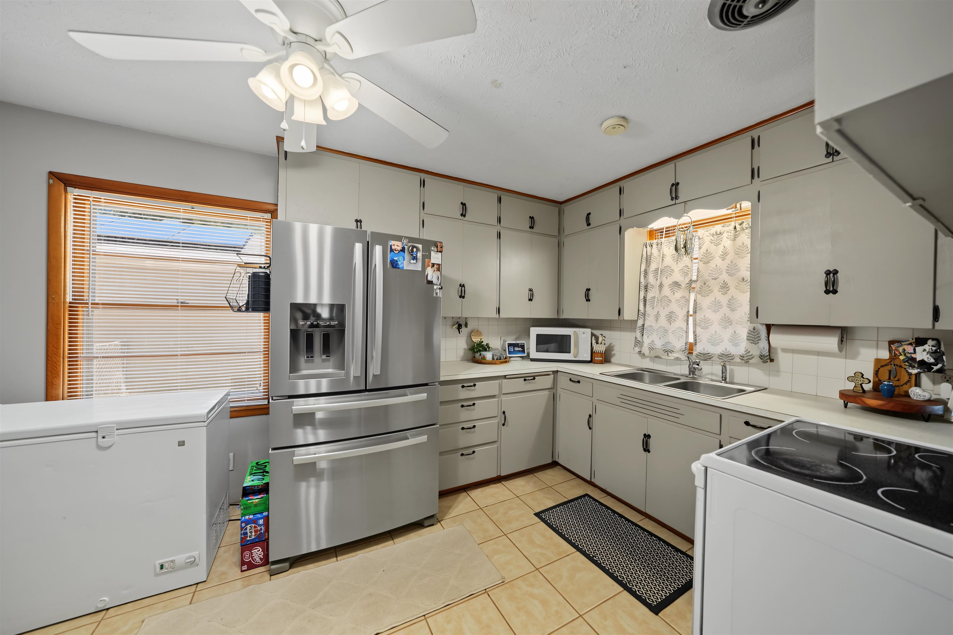 1822 Larson St Property Photo 8