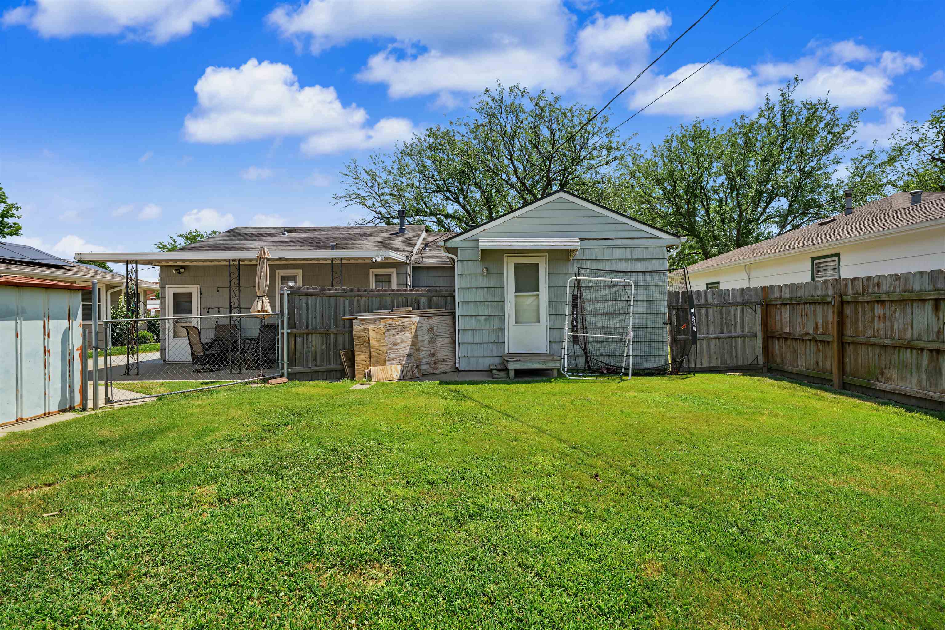 1822 Larson St Property Photo 16