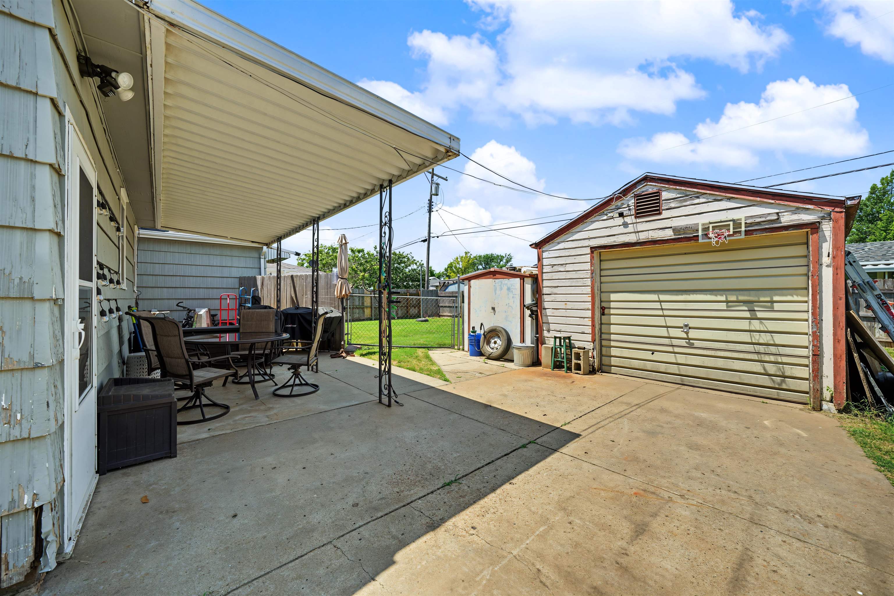 1822 Larson St Property Photo 17