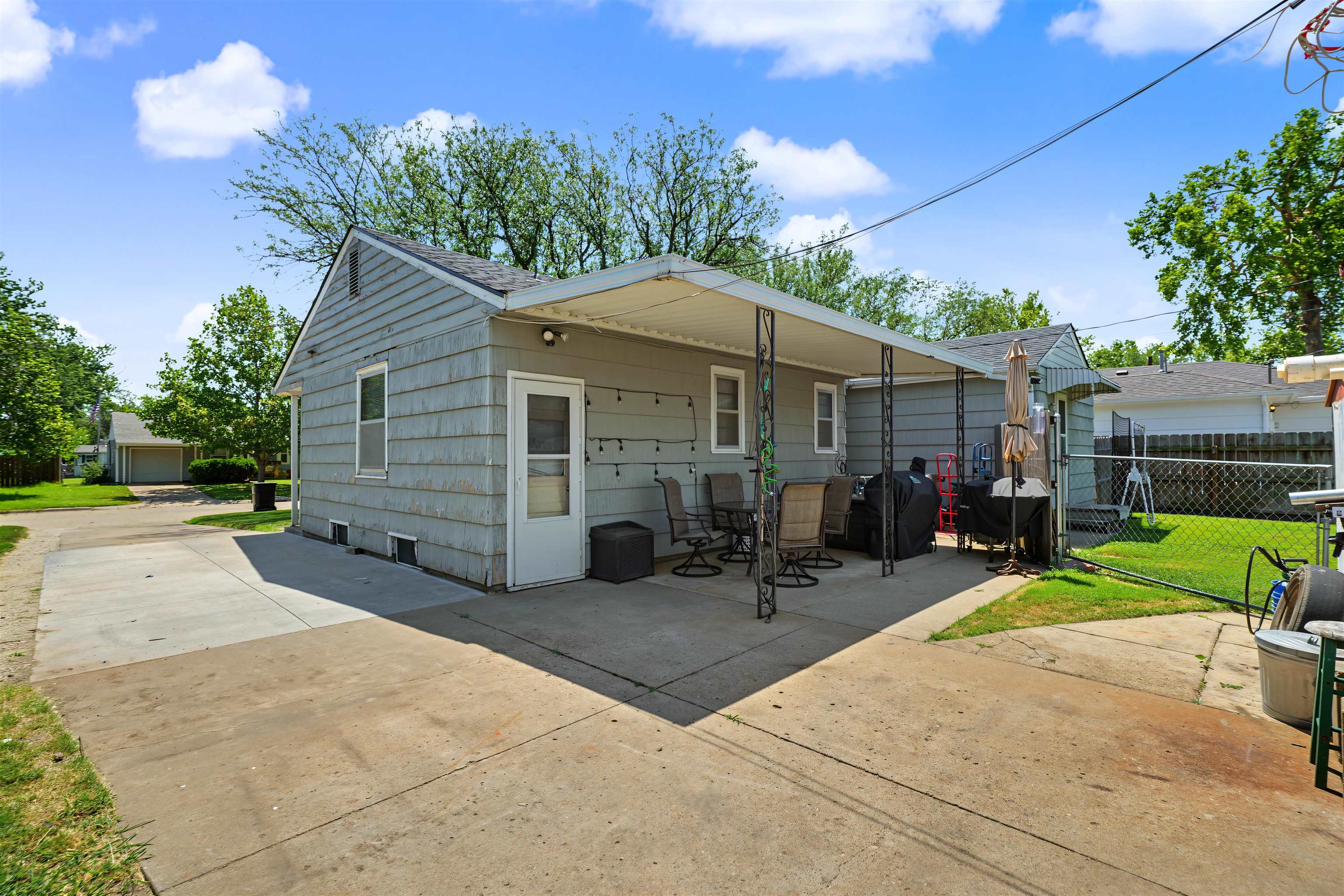 1822 Larson St Property Photo 18