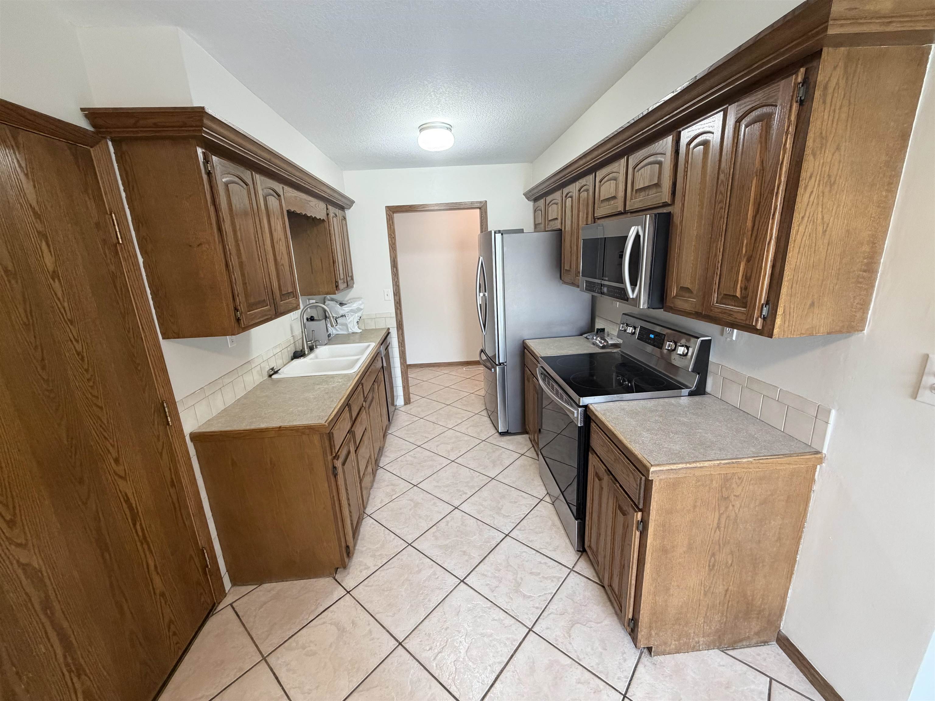 3003 S Edwards Ave. Property Photo 4