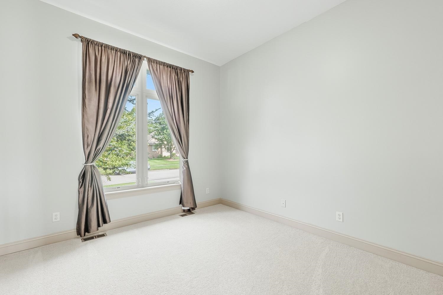 2224 N Rough Creek Rd Property Photo 16