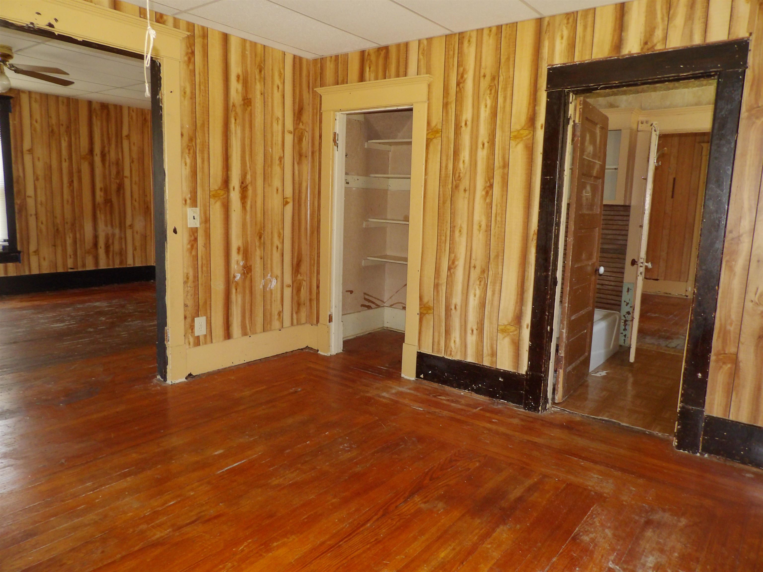 711 S Summit Property Photo 5