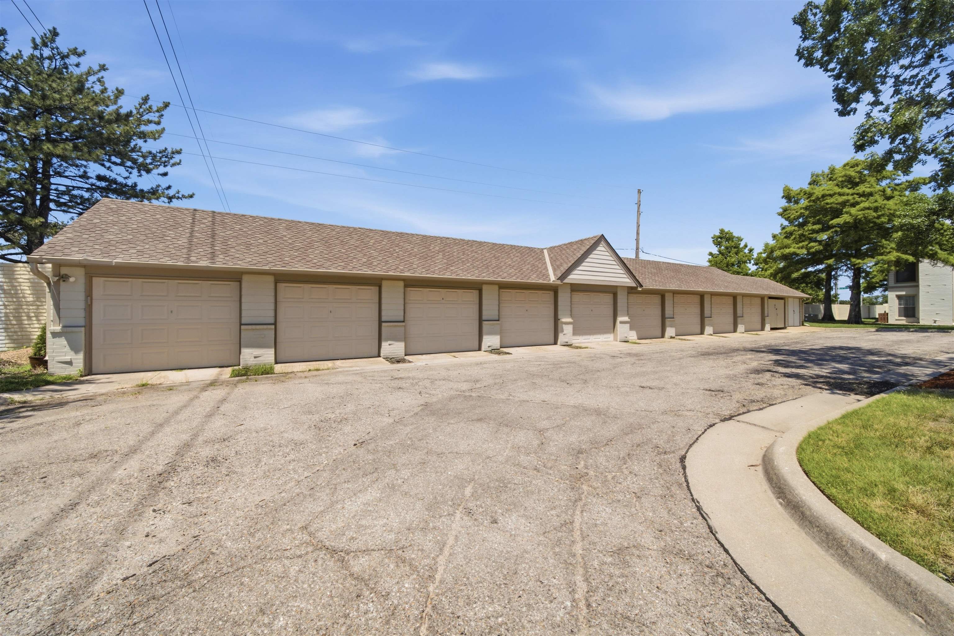 8018 E Woodspring Way Property Photo 3