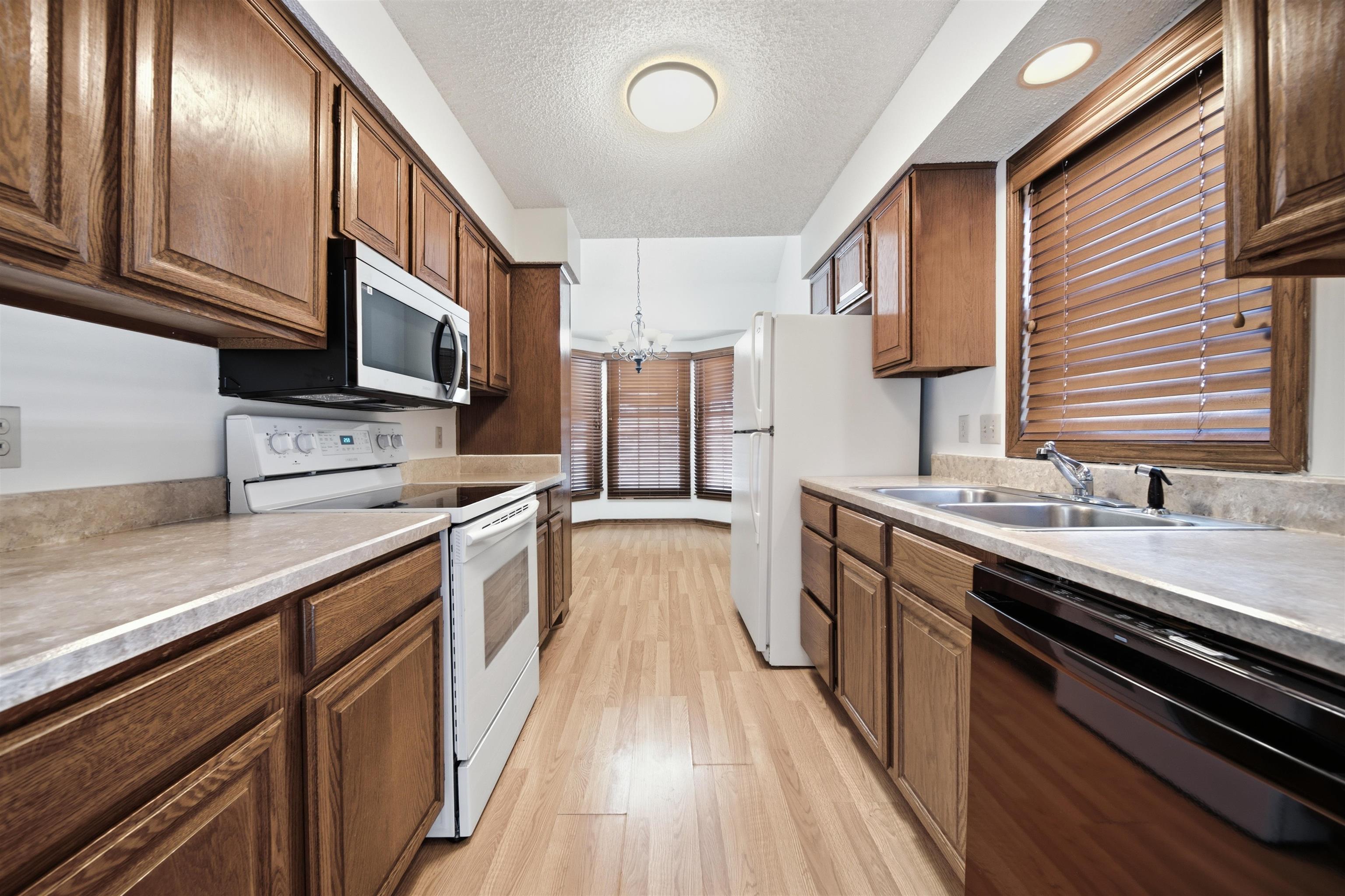 8018 E Woodspring Way Property Photo 6
