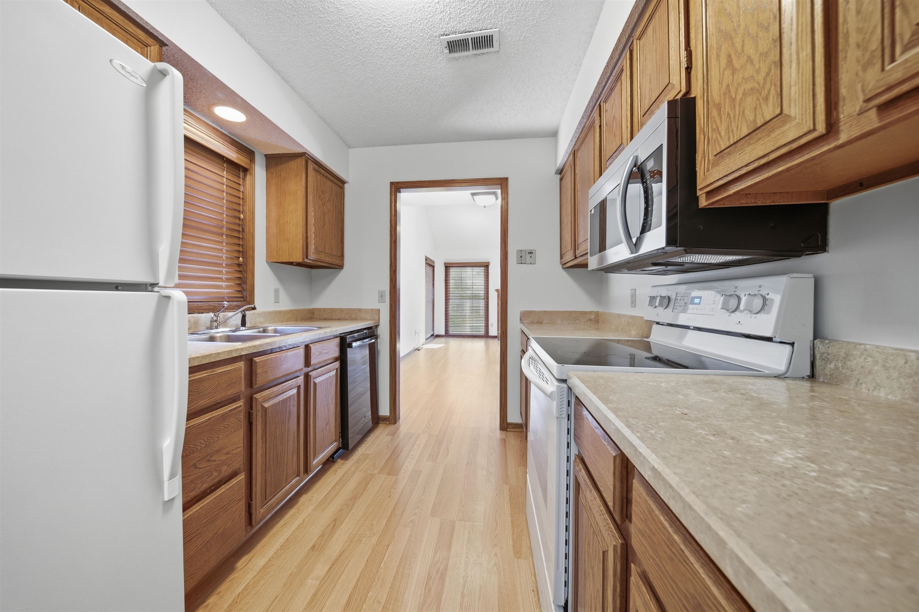 8018 E Woodspring Way Property Photo 7