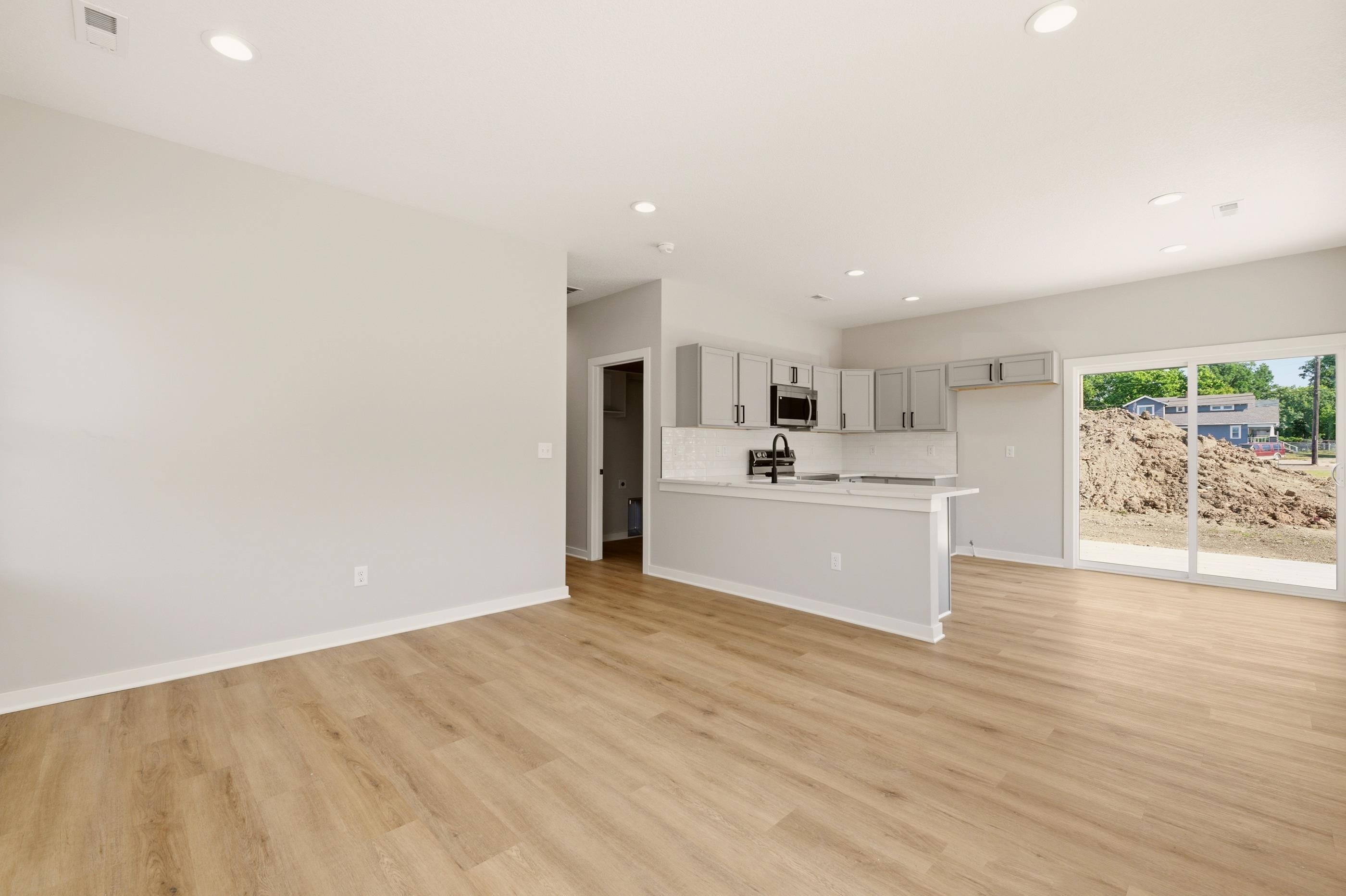 1331 N Holyoke Property Photo 6