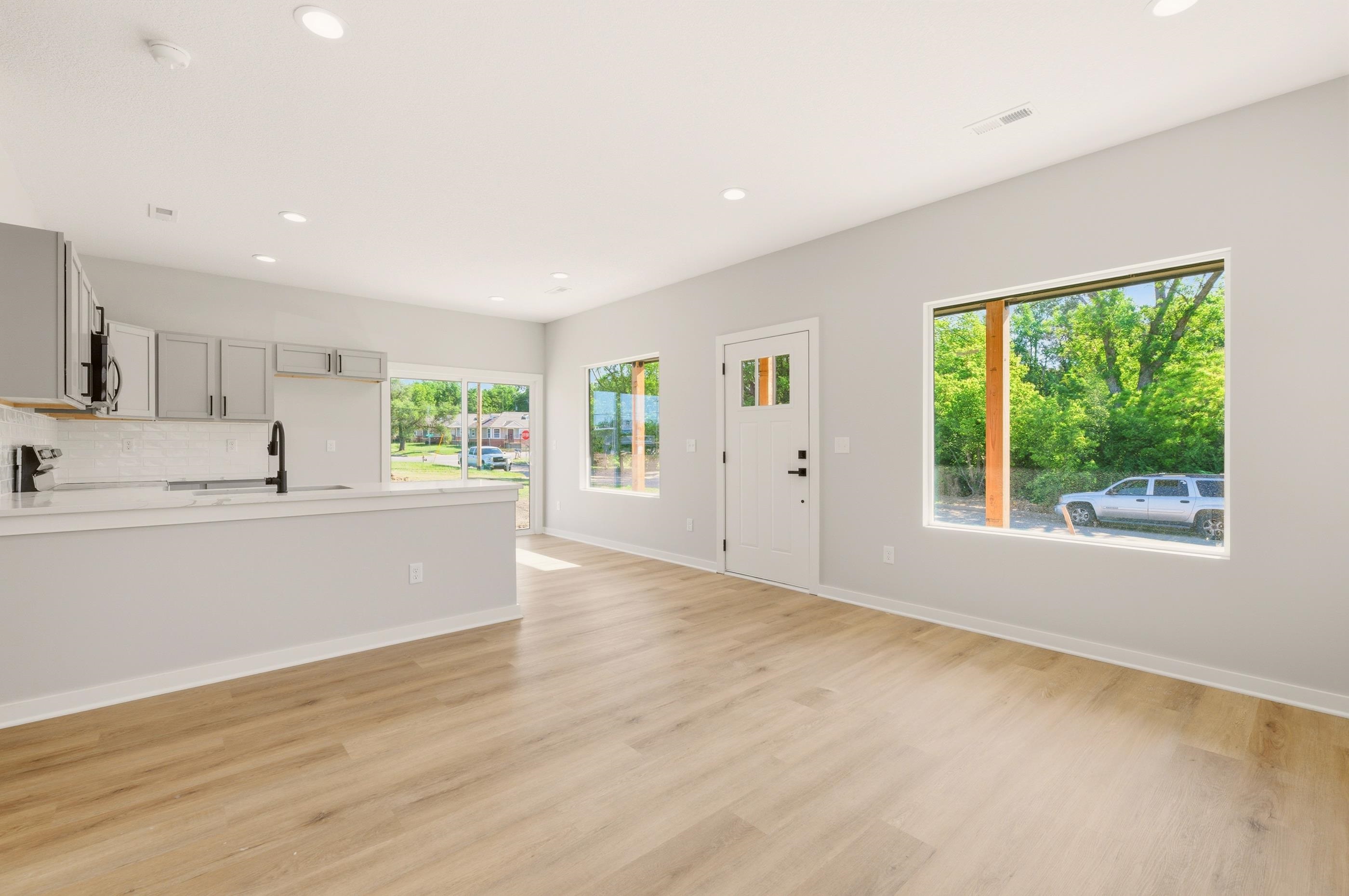 1331 N Holyoke Property Photo 7