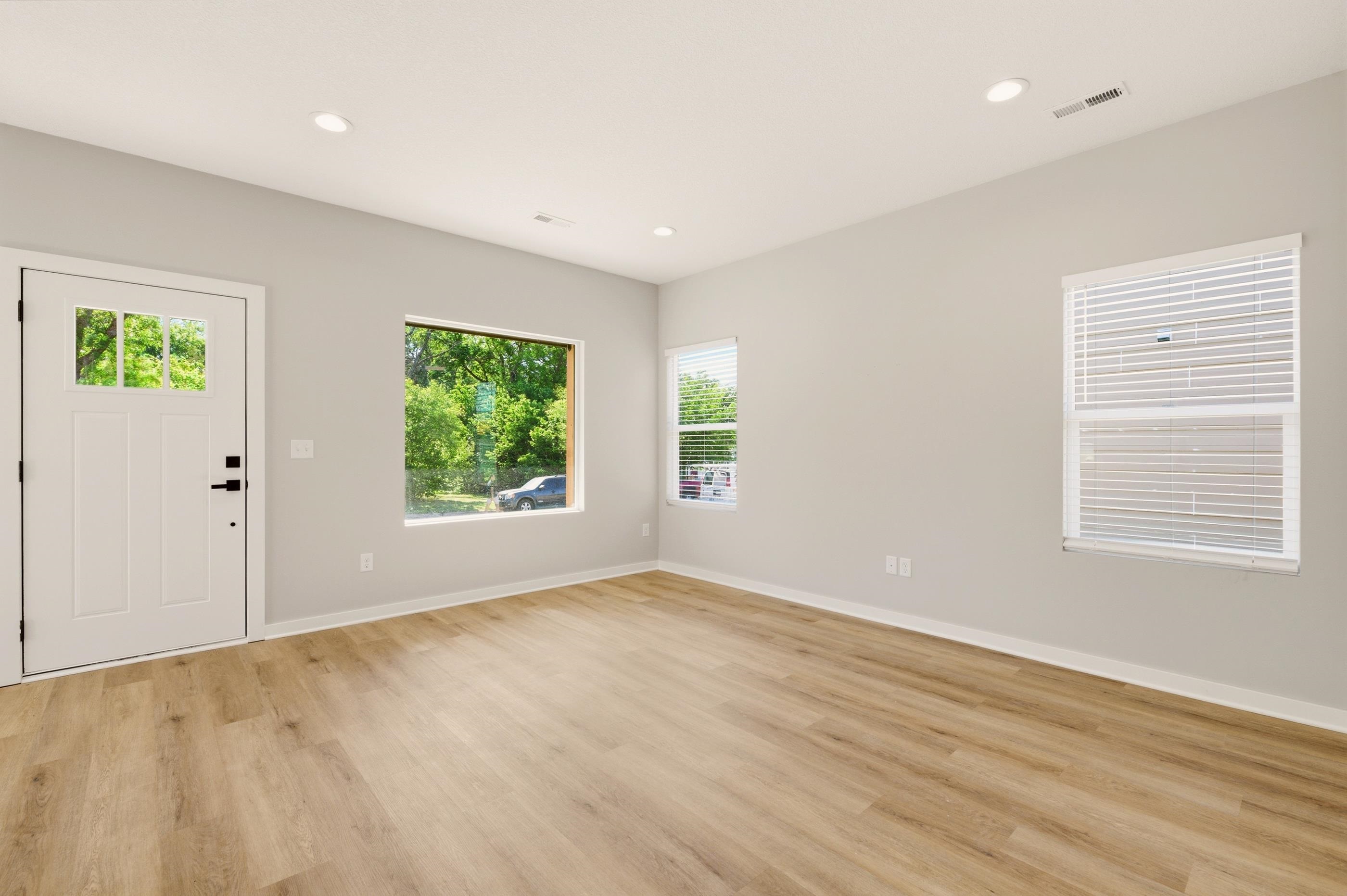 1331 N Holyoke Property Photo 8