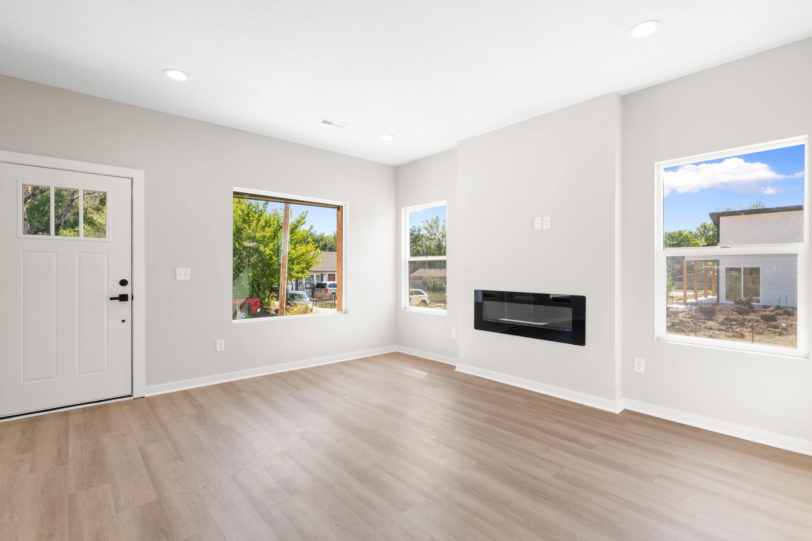 1331 N Holyoke Property Photo 9