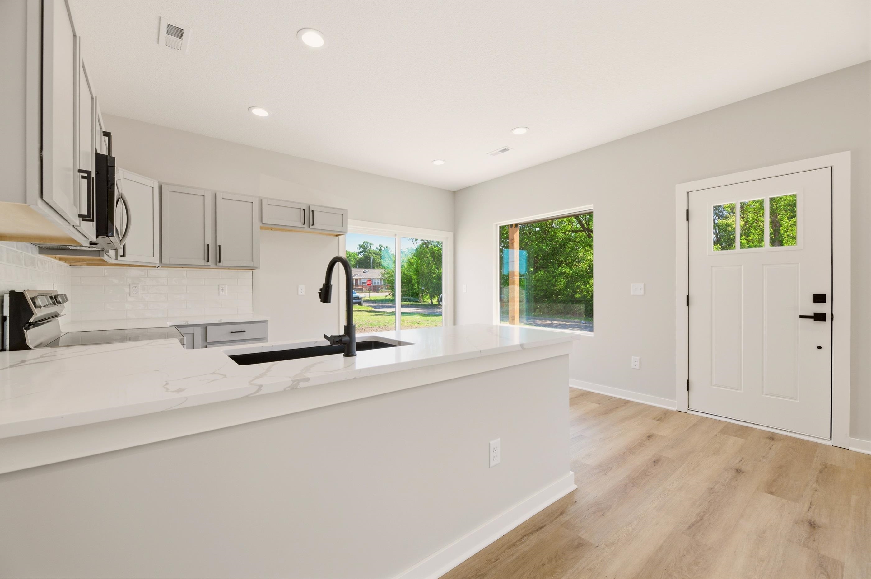 1331 N Holyoke Property Photo 10