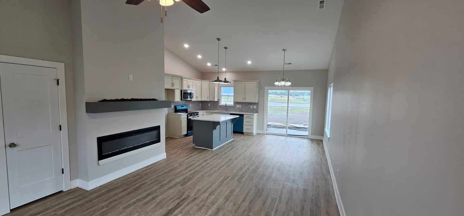 1629 Midway Ct. Property Photo 2