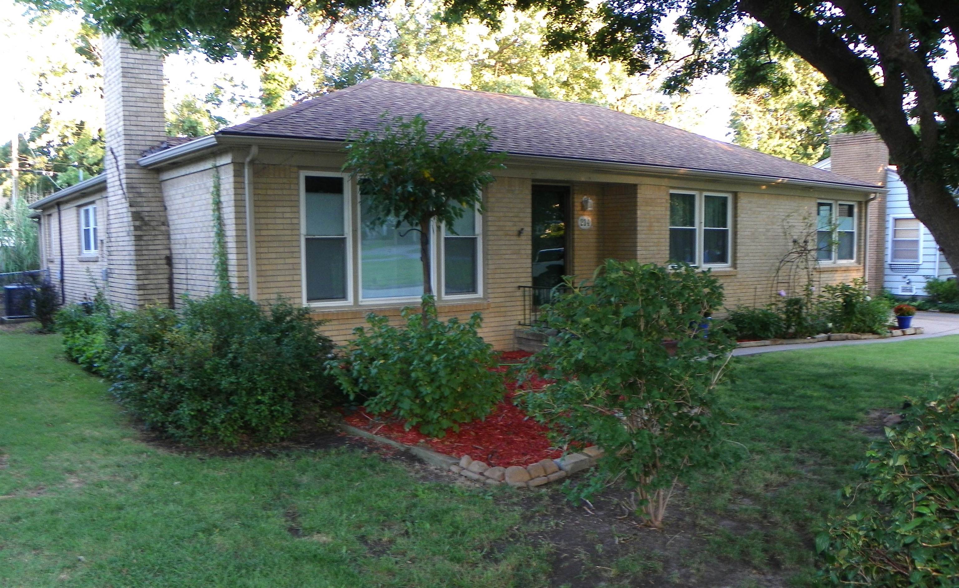 214 N Brookside Parkway Property Photo 3