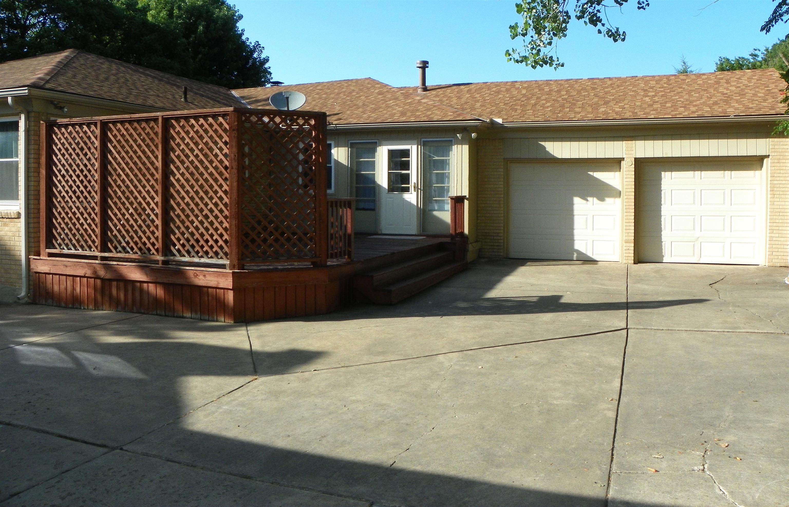 214 N Brookside Parkway Property Photo 5