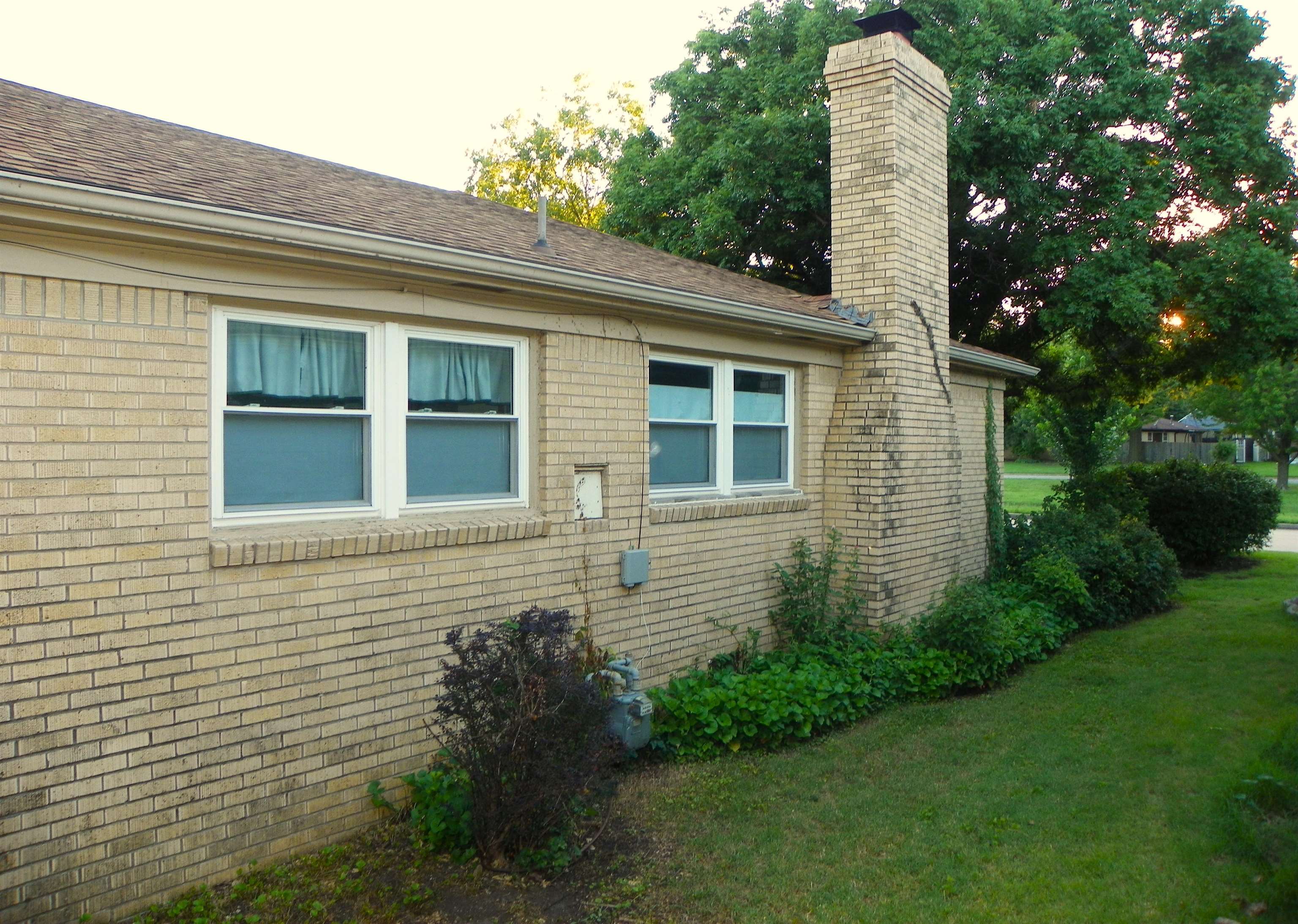 214 N Brookside Parkway Property Photo 6