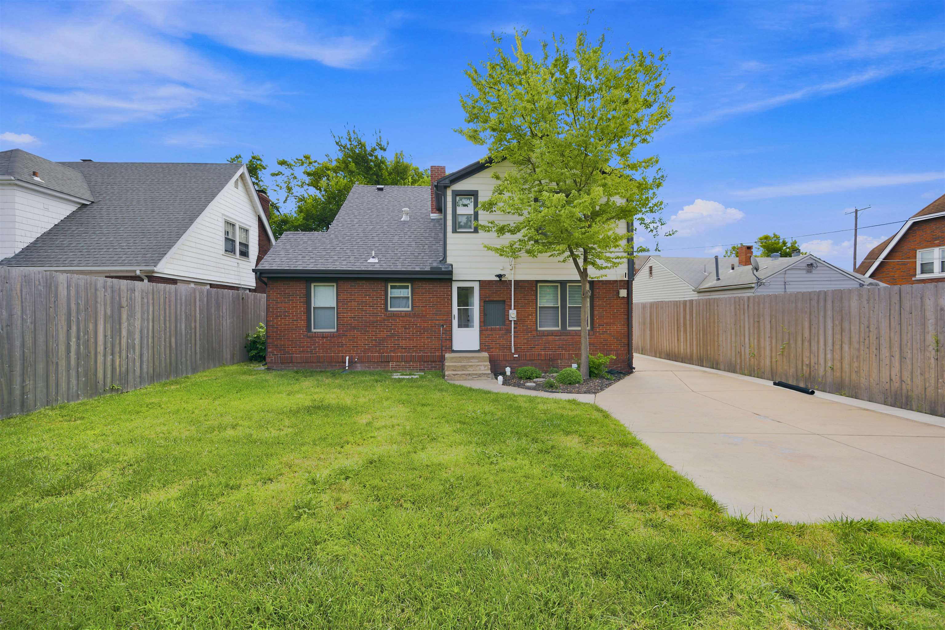353 N Oliver Property Photo 6