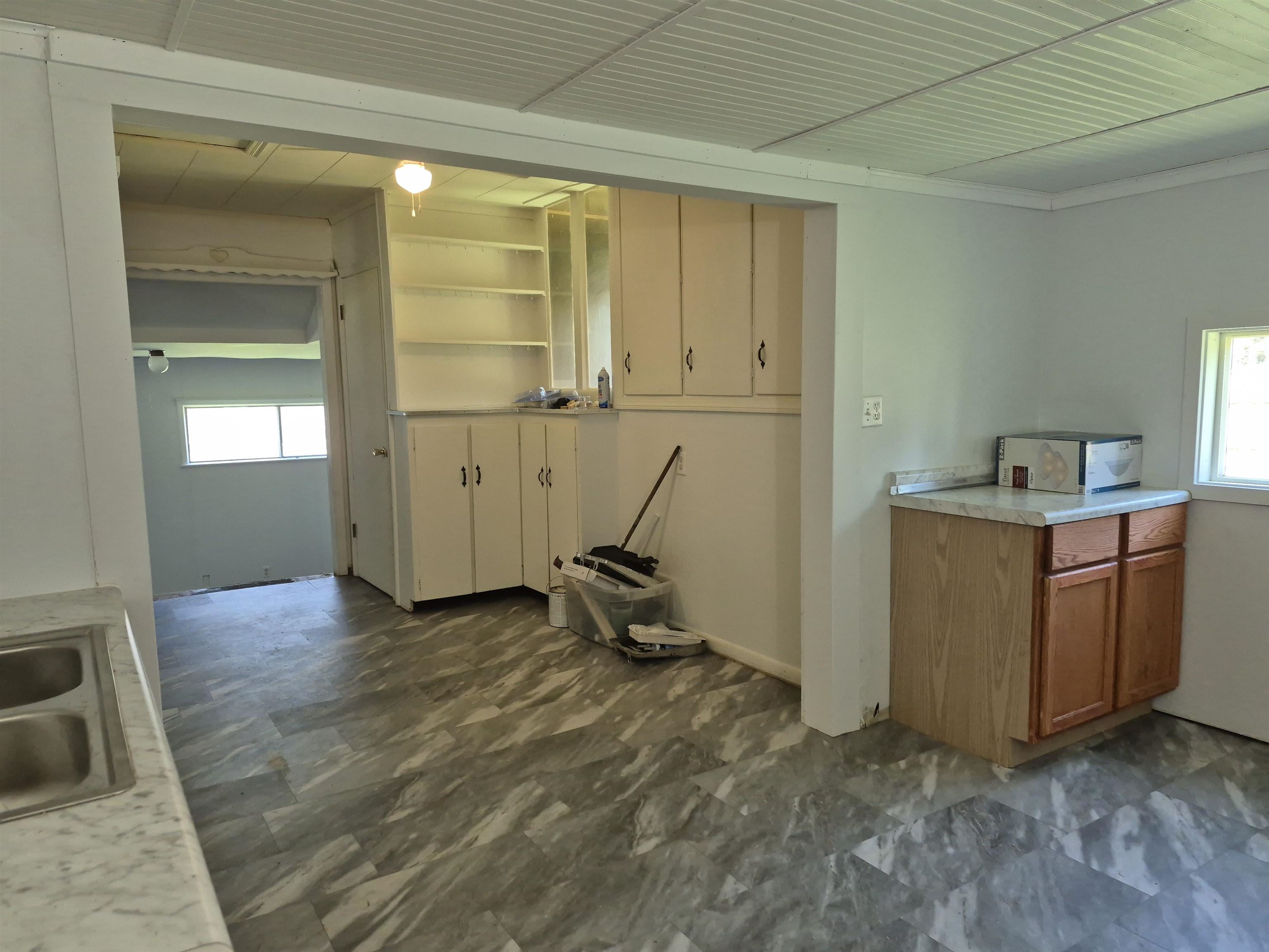 1301 N Main St Property Photo 9