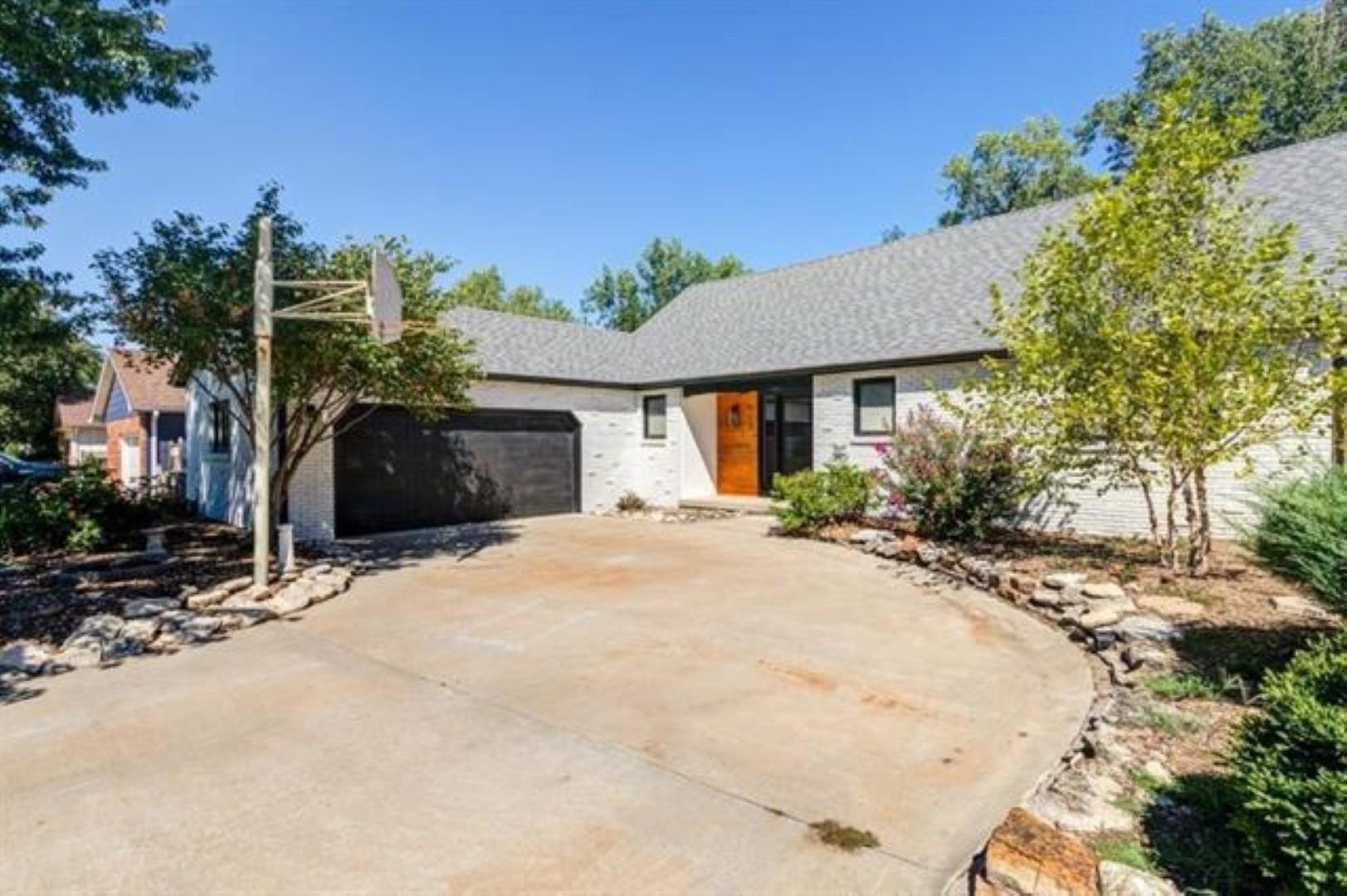117 S Eastborough Rd. Property Photo 1