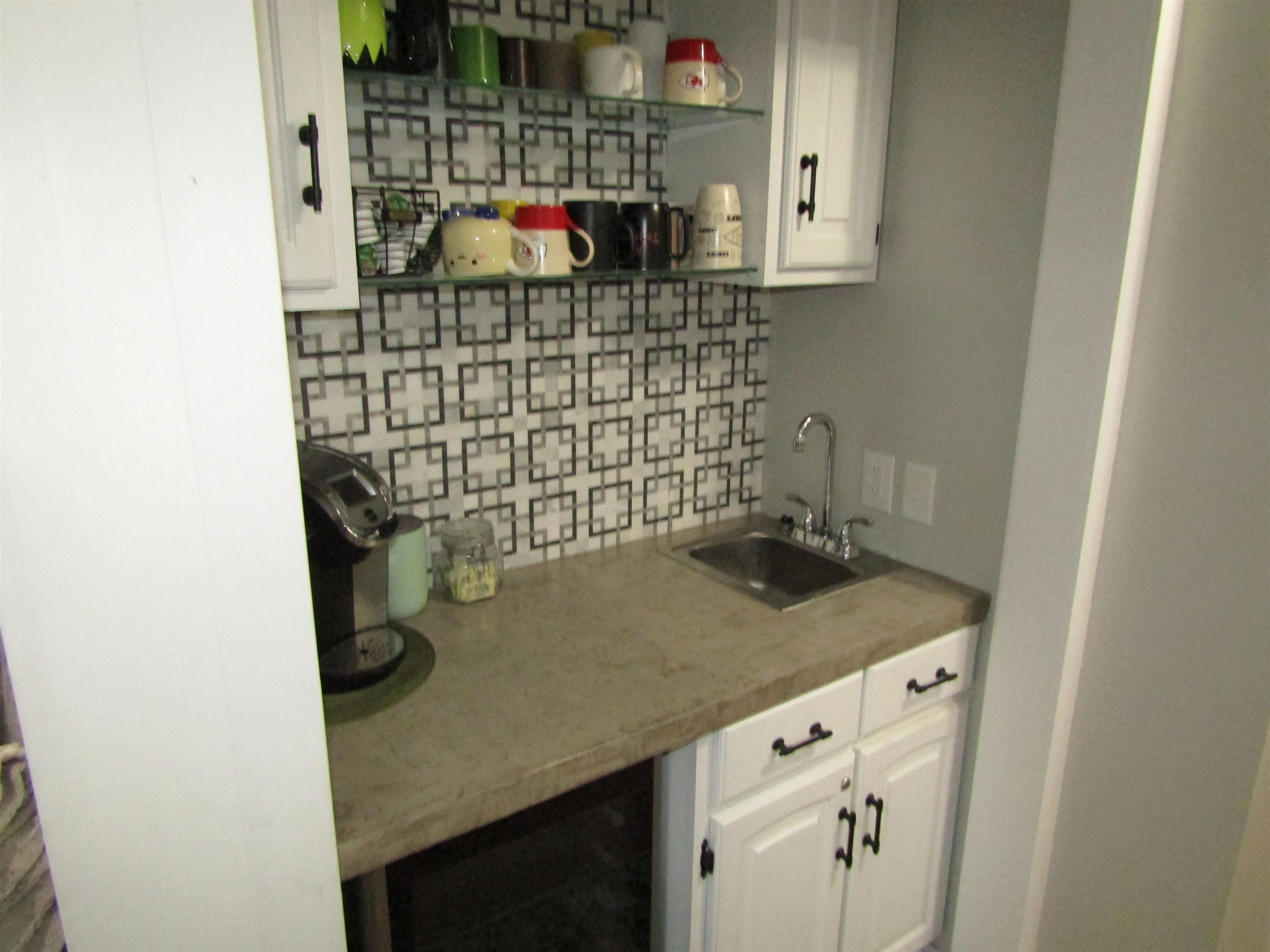 117 S Eastborough Rd. Property Photo 14