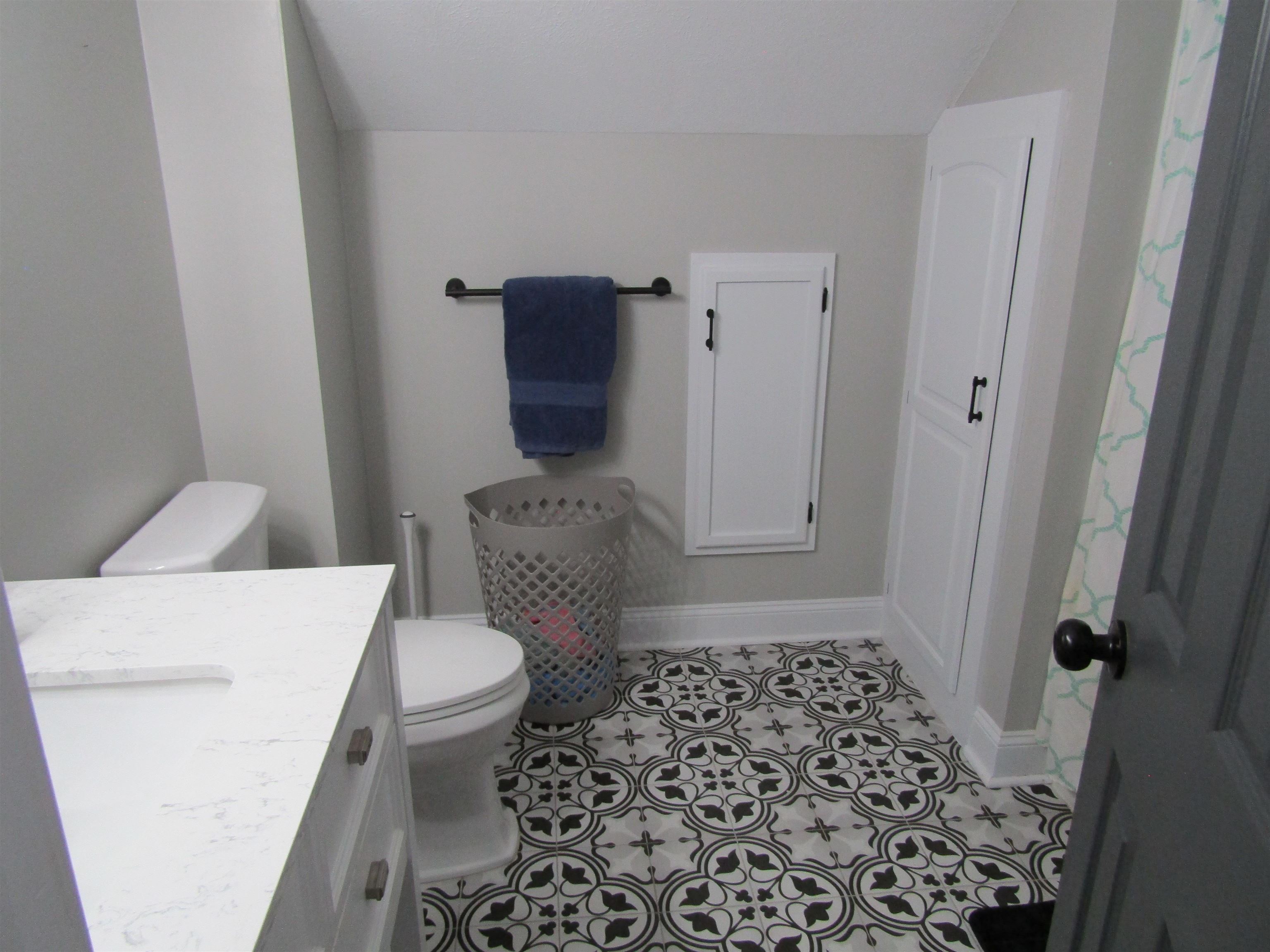 117 S Eastborough Rd. Property Photo 25