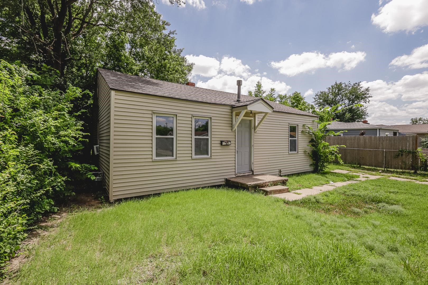 1738 N Poplar Property Photo 2