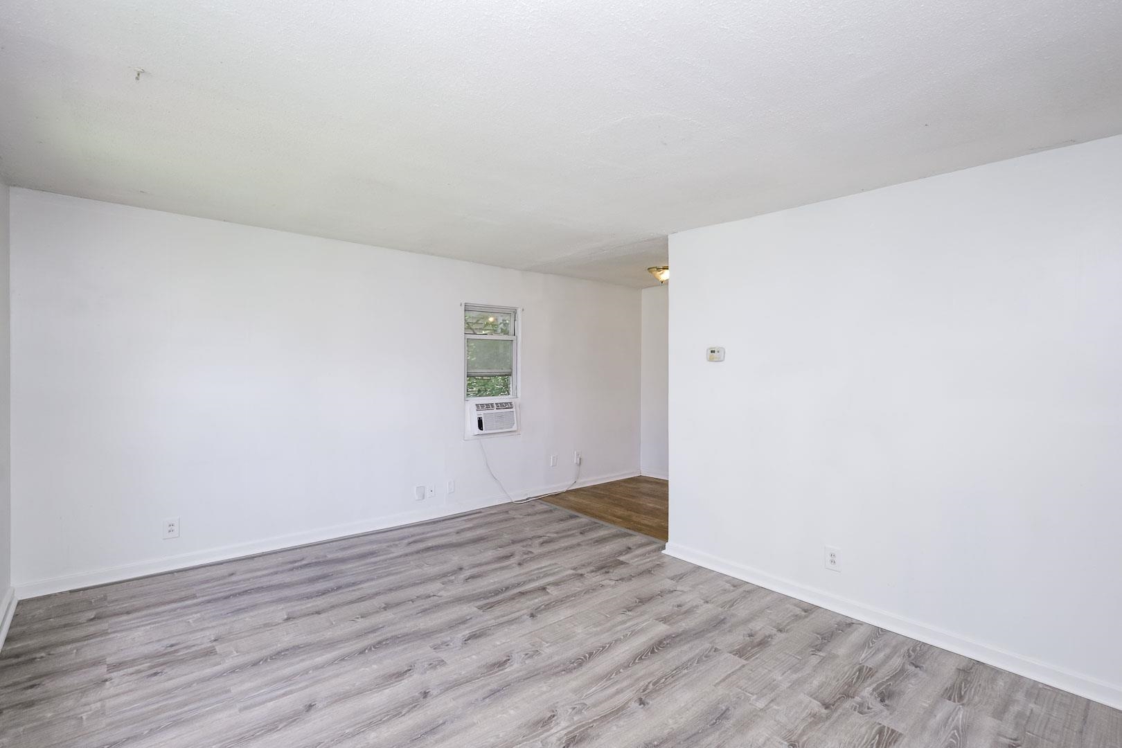 1738 N Poplar Property Photo 4